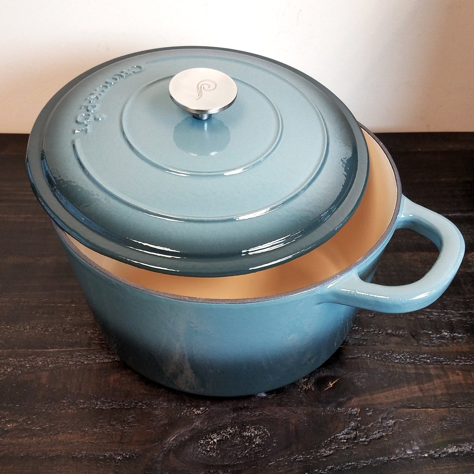 7 Quart Round Cast Iron Dutch Oven in Ash