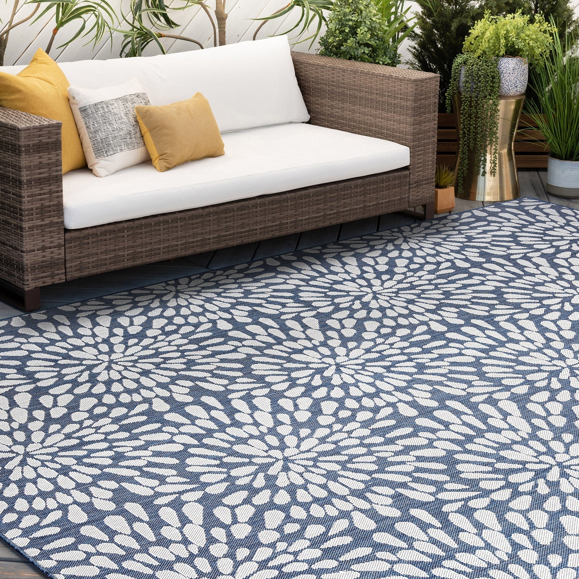 Exo Coastal Floral Indoor/Outdoor Area Rug
