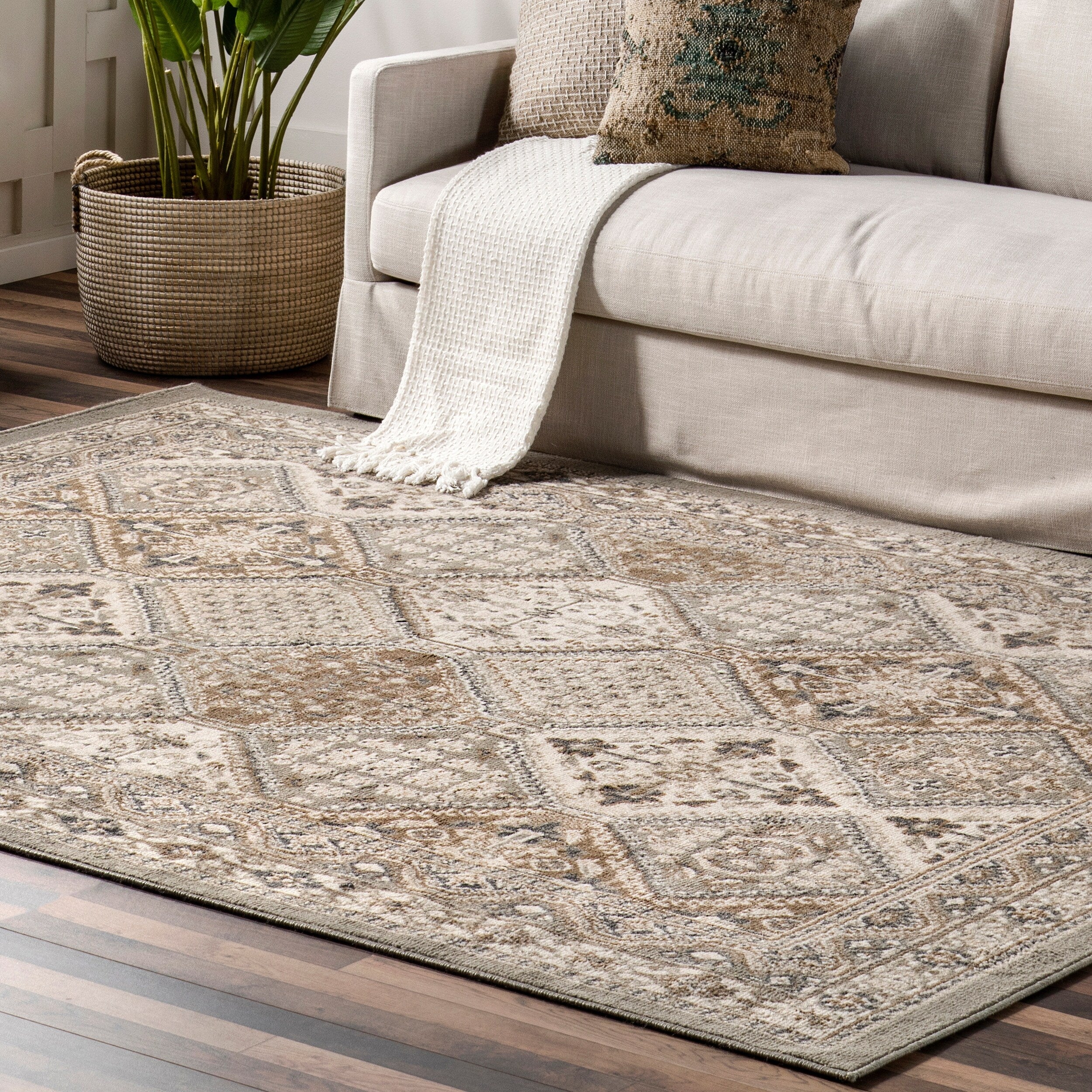 Nuloom Becca Traditional Tiled Area Rug