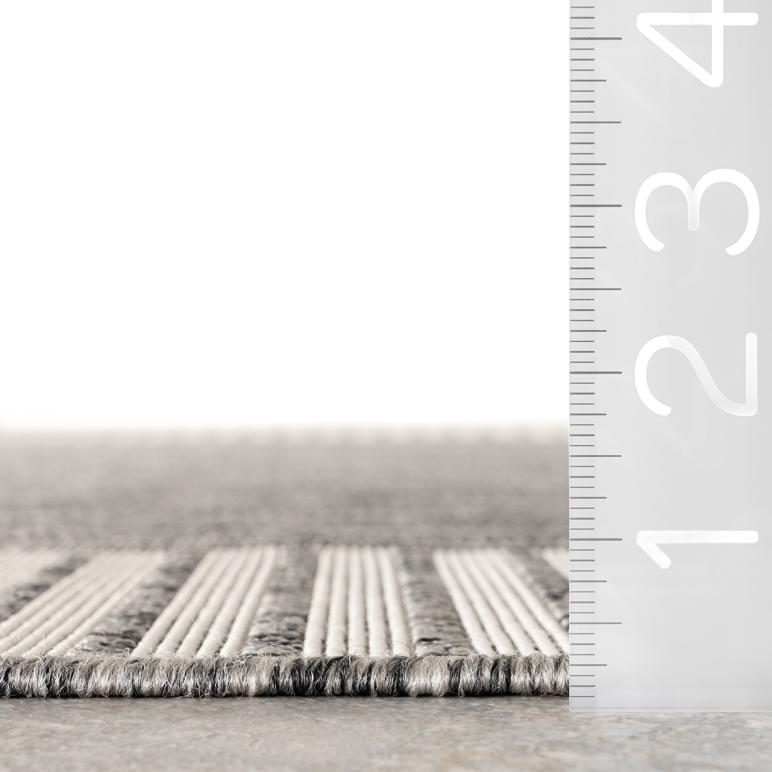 Nuloom Leah Classic Bordered Indoor/Outdoor Area Rug