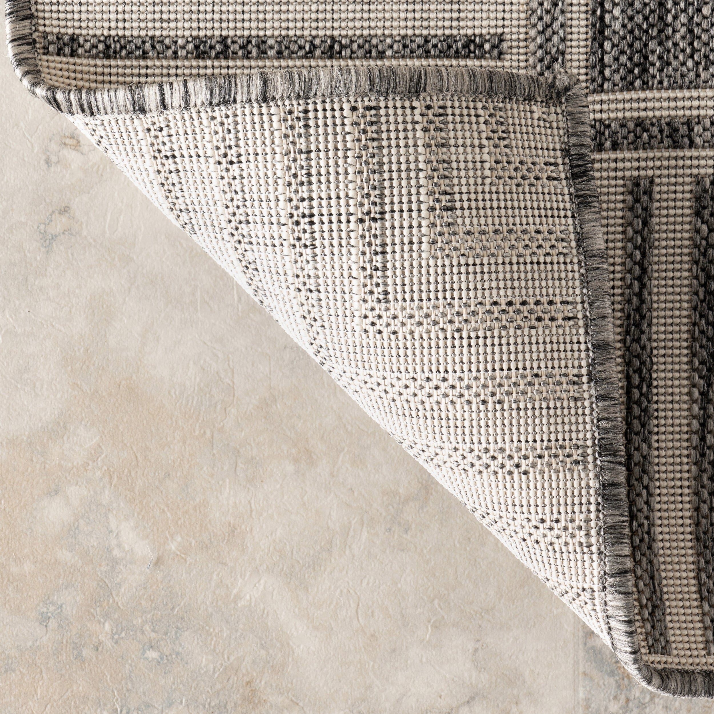 Nuloom Leah Classic Bordered Indoor/Outdoor Area Rug