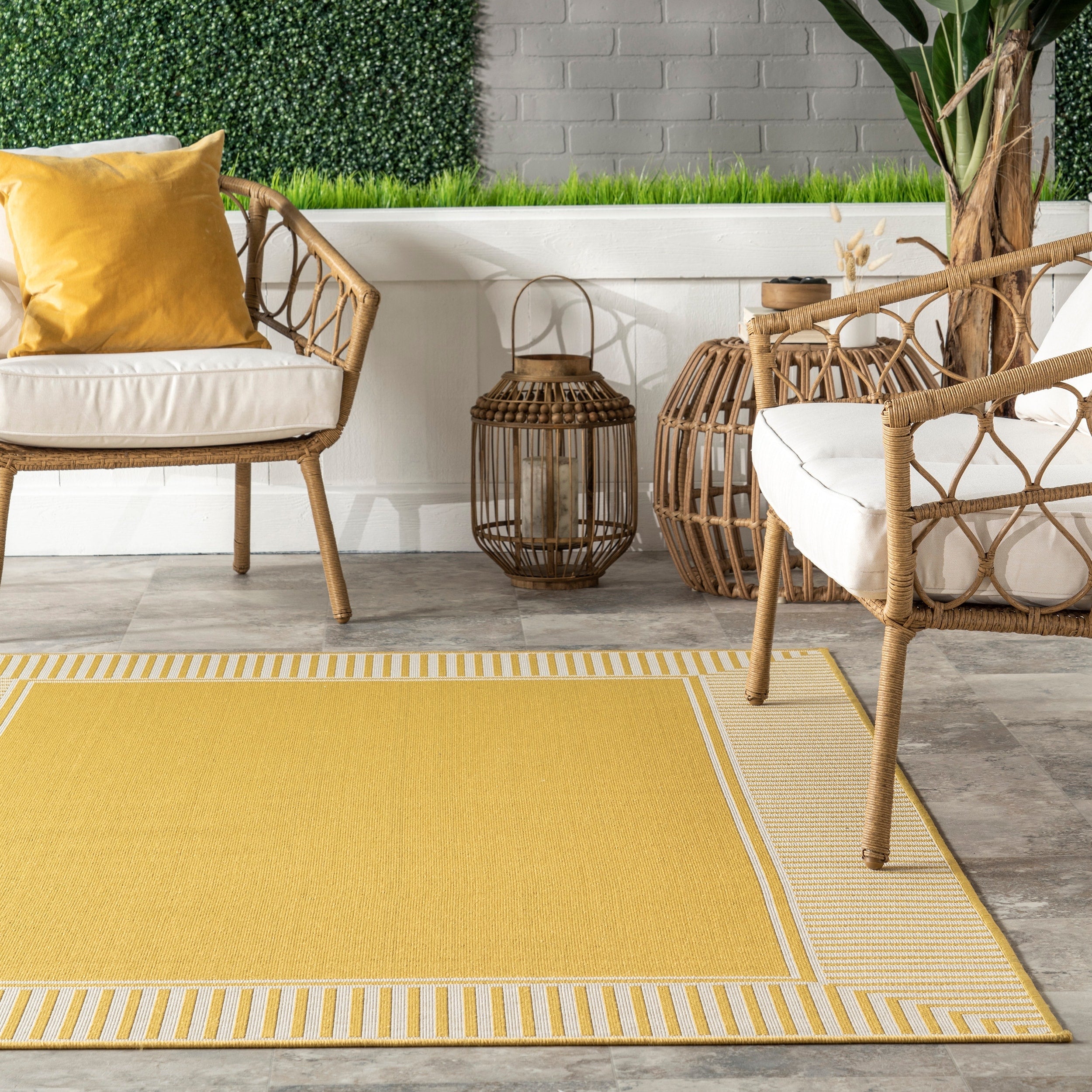 Nuloom Leah Classic Bordered Indoor/Outdoor Area Rug