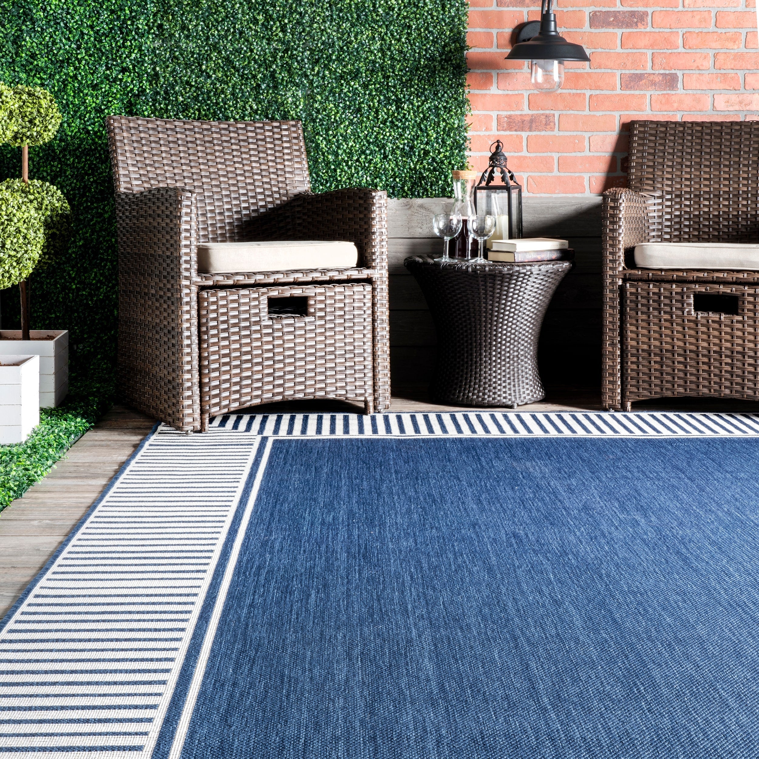 Nuloom Leah Classic Bordered Indoor/Outdoor Area Rug