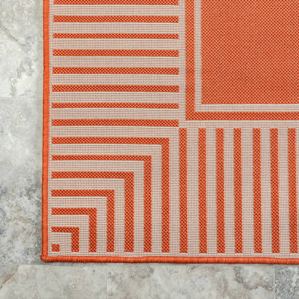 Nuloom Leah Classic Bordered Indoor/Outdoor Area Rug