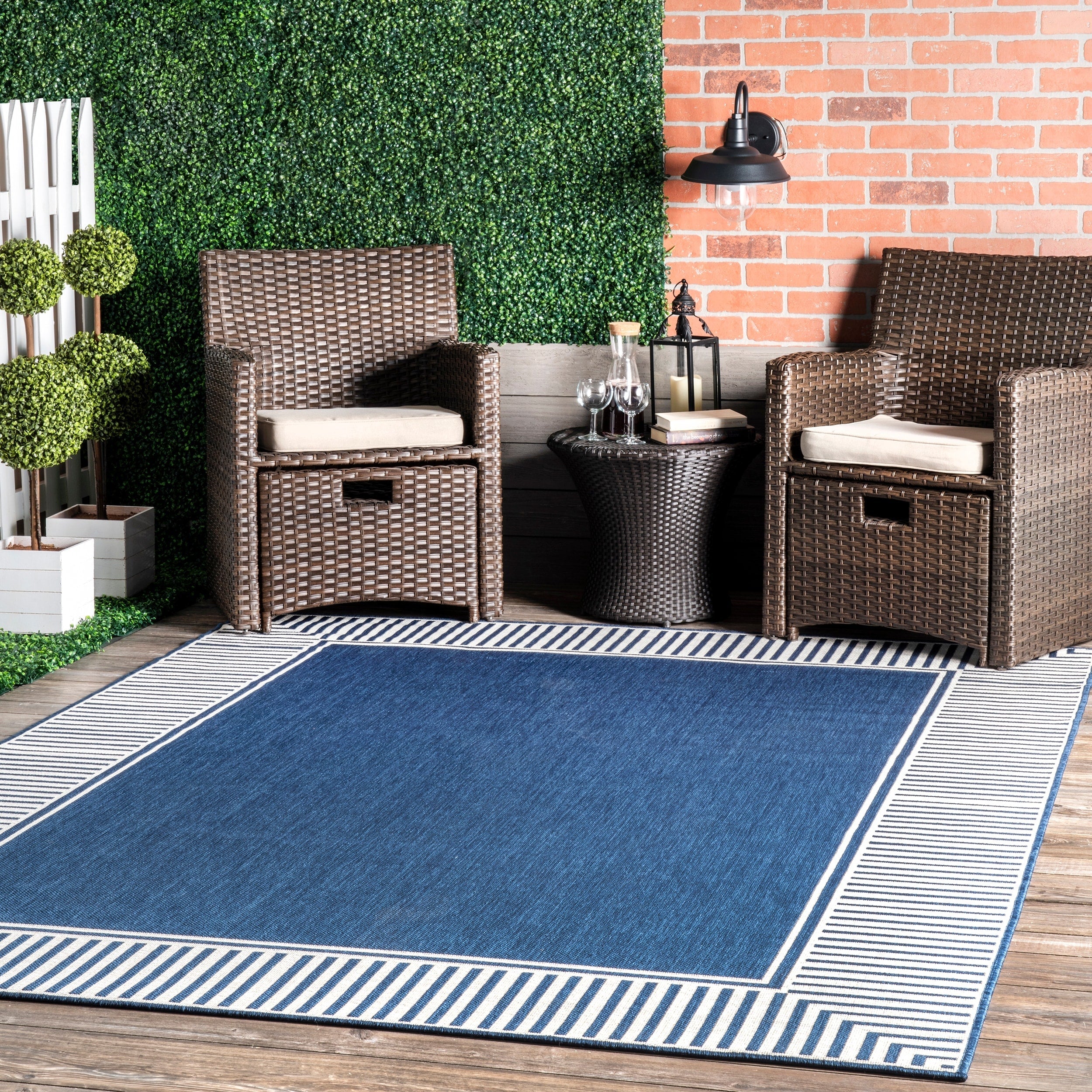 Nuloom Leah Classic Bordered Indoor/Outdoor Area Rug