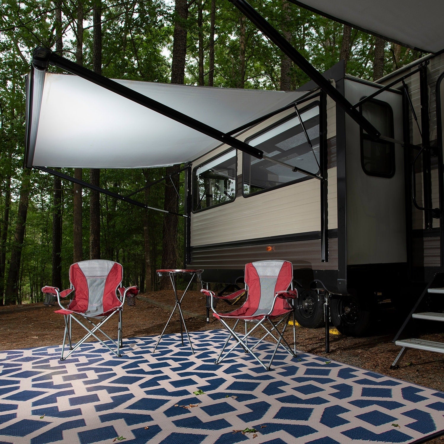 Contemporary Geometric Reversible Plastic Outdoor Rugs