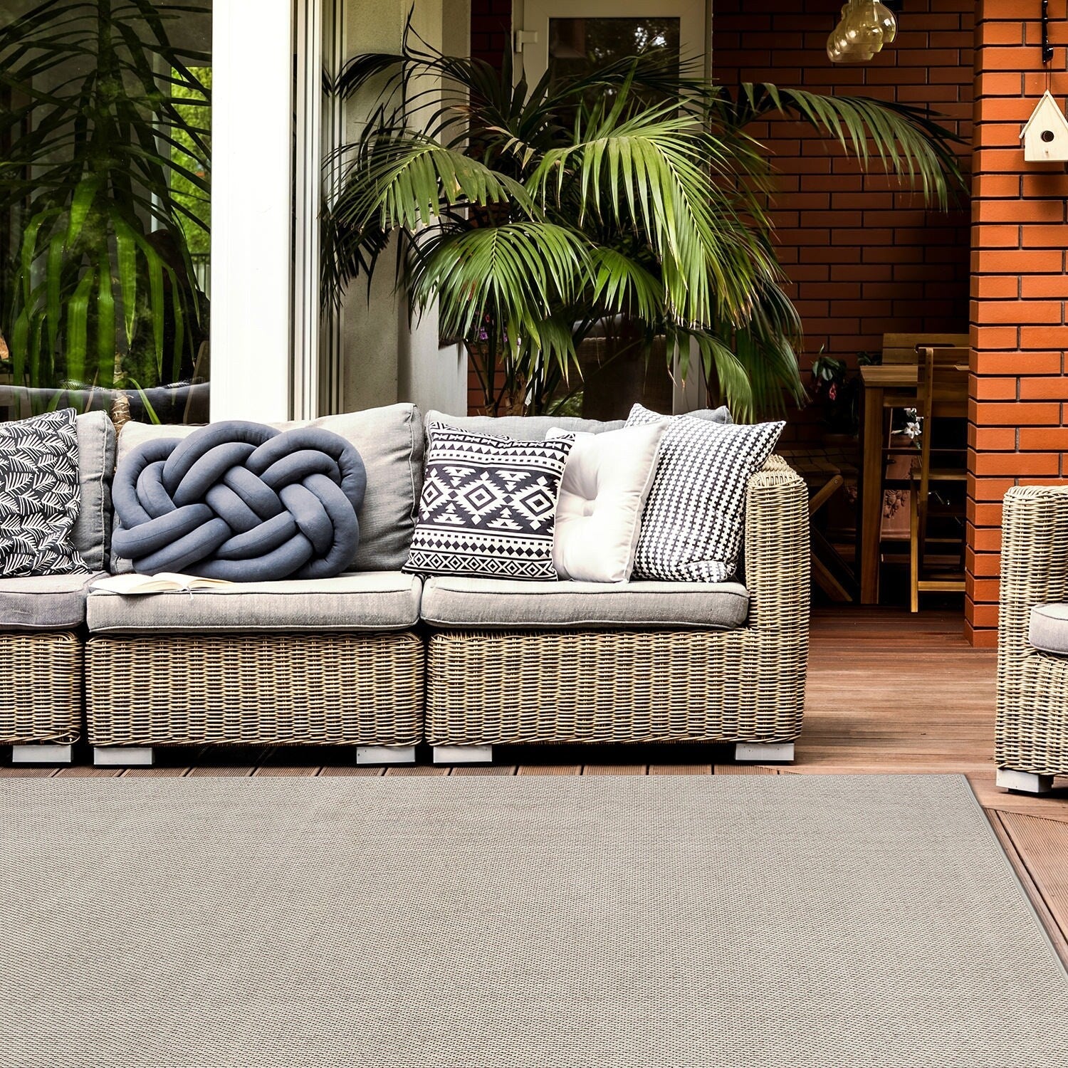 Contemporary Solid Indoor/Outdoor Area Rug