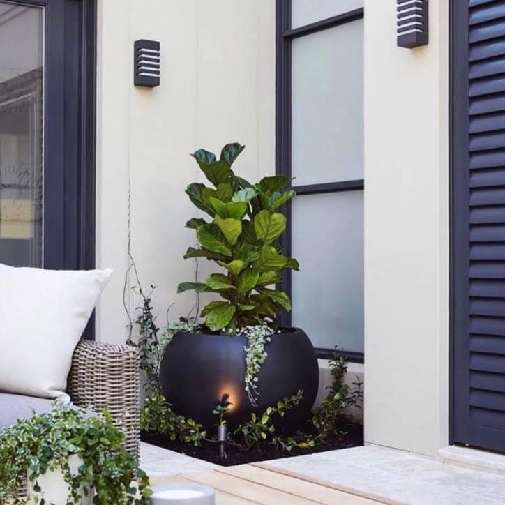 DreamPatio Riverside Fiberstone Modern Sphere Planter for Indoor/Outdoor