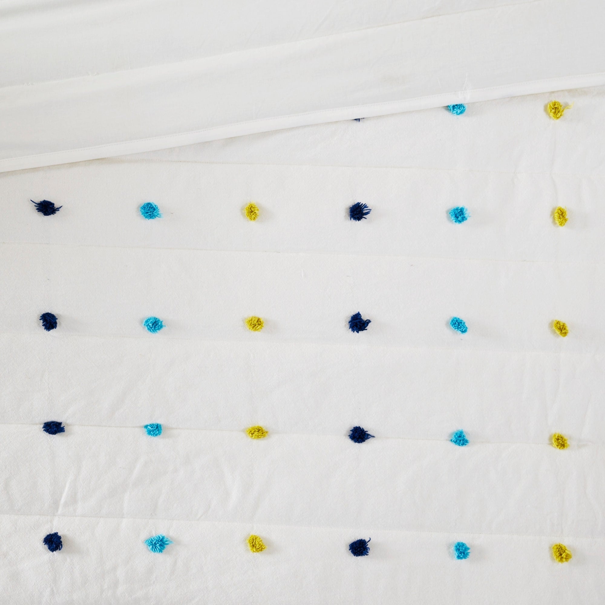 Intelligent Design Kids Ensley Pom Pom Cotton Jacquard Quilt Set with Throw Pillows