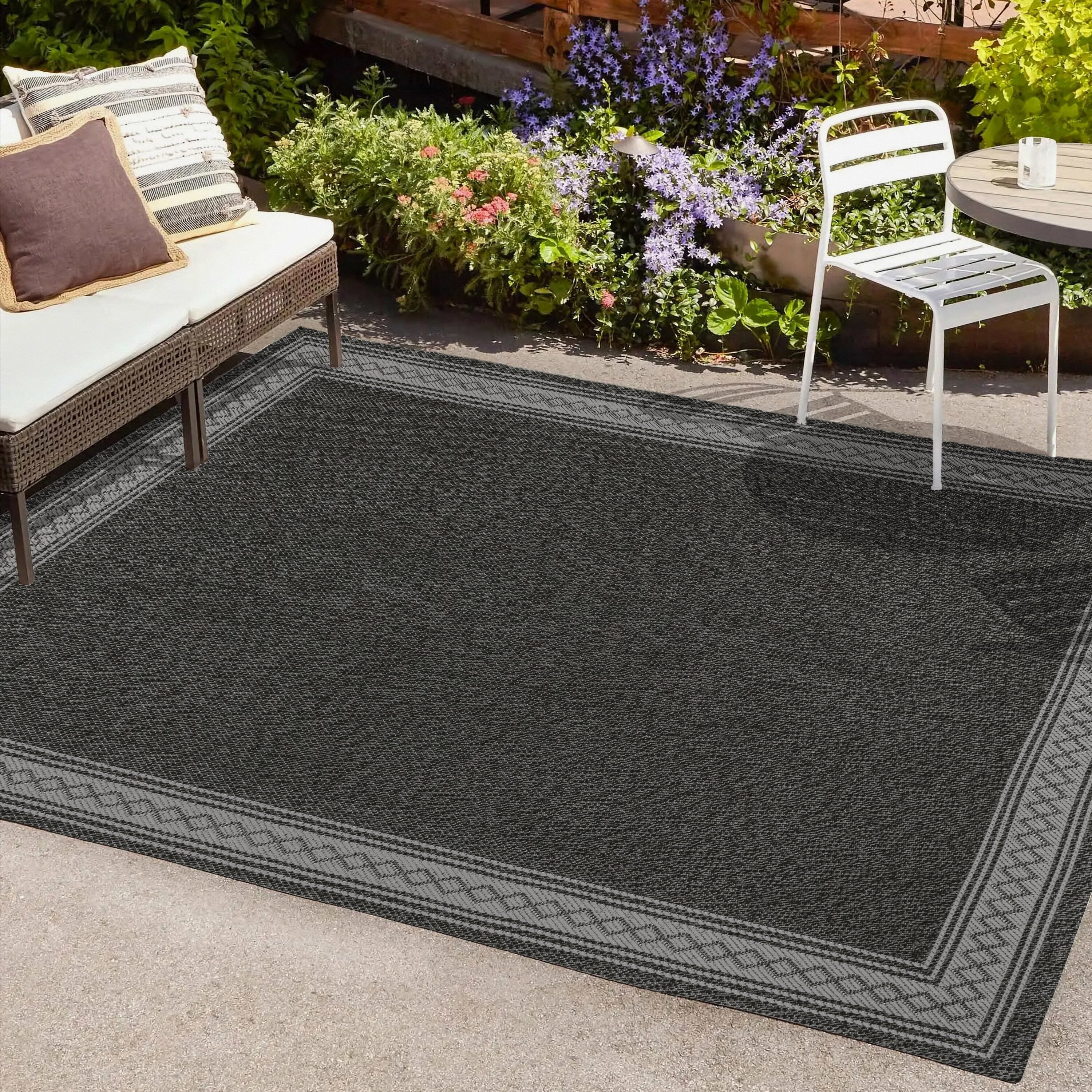 JONATHAN Y Havana Classic Diamond Border Indoor/Outdoor Area Rug