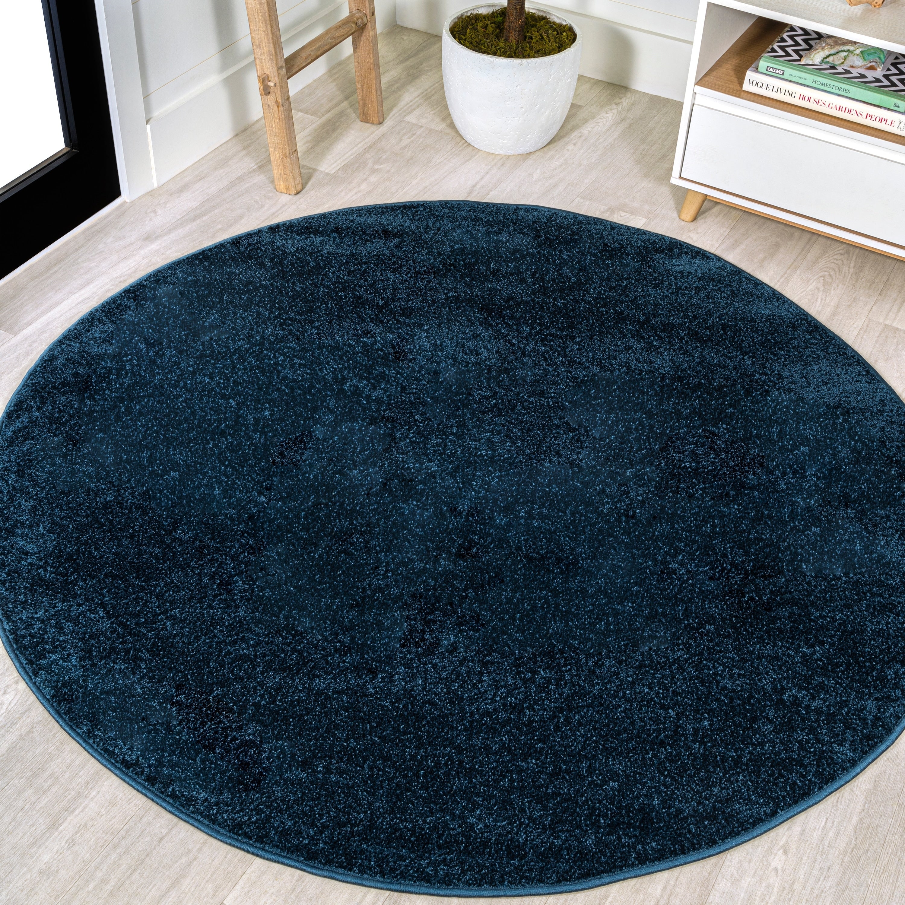 JONATHAN Y Tumbling Solid Low-Pile Area Rug