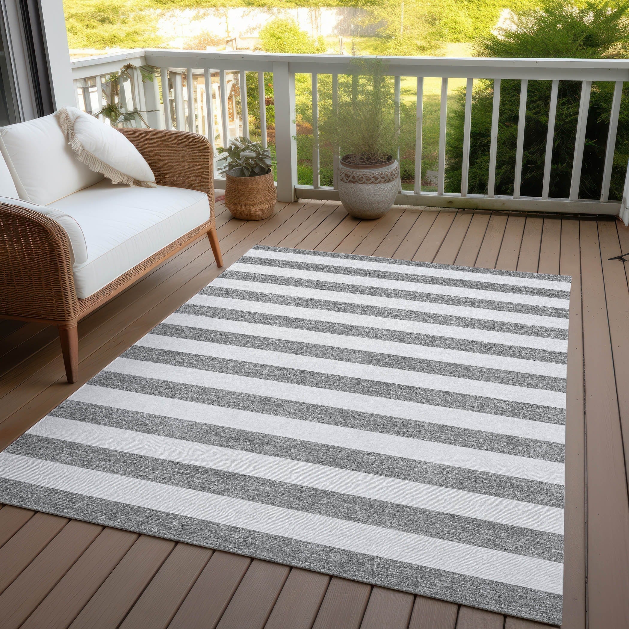 Machine Washable Indoor/ Outdoor Cabana Stripe Chantille Rug