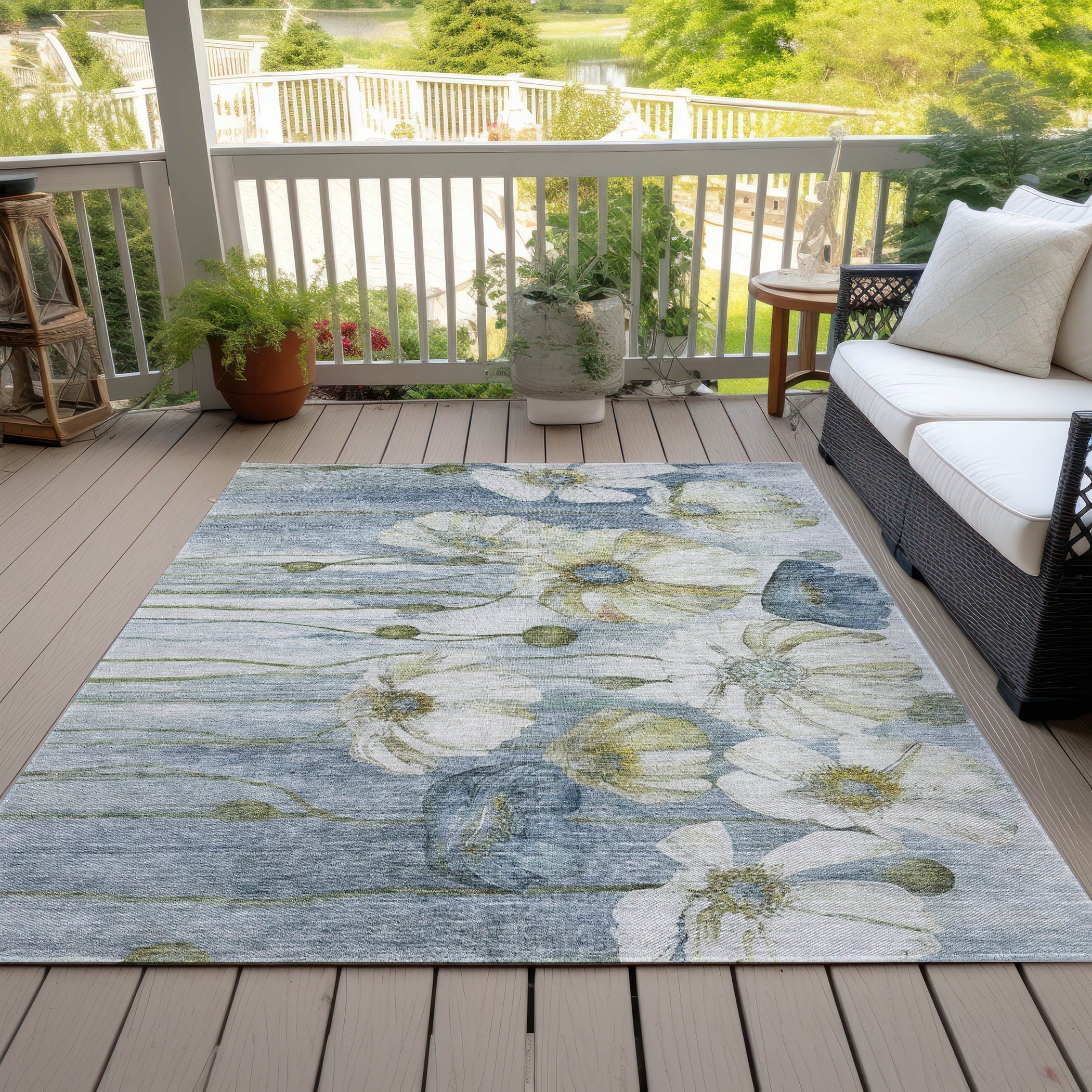 Machine Washable Indoor/ Outdoor Chantille Modern Floral Rug