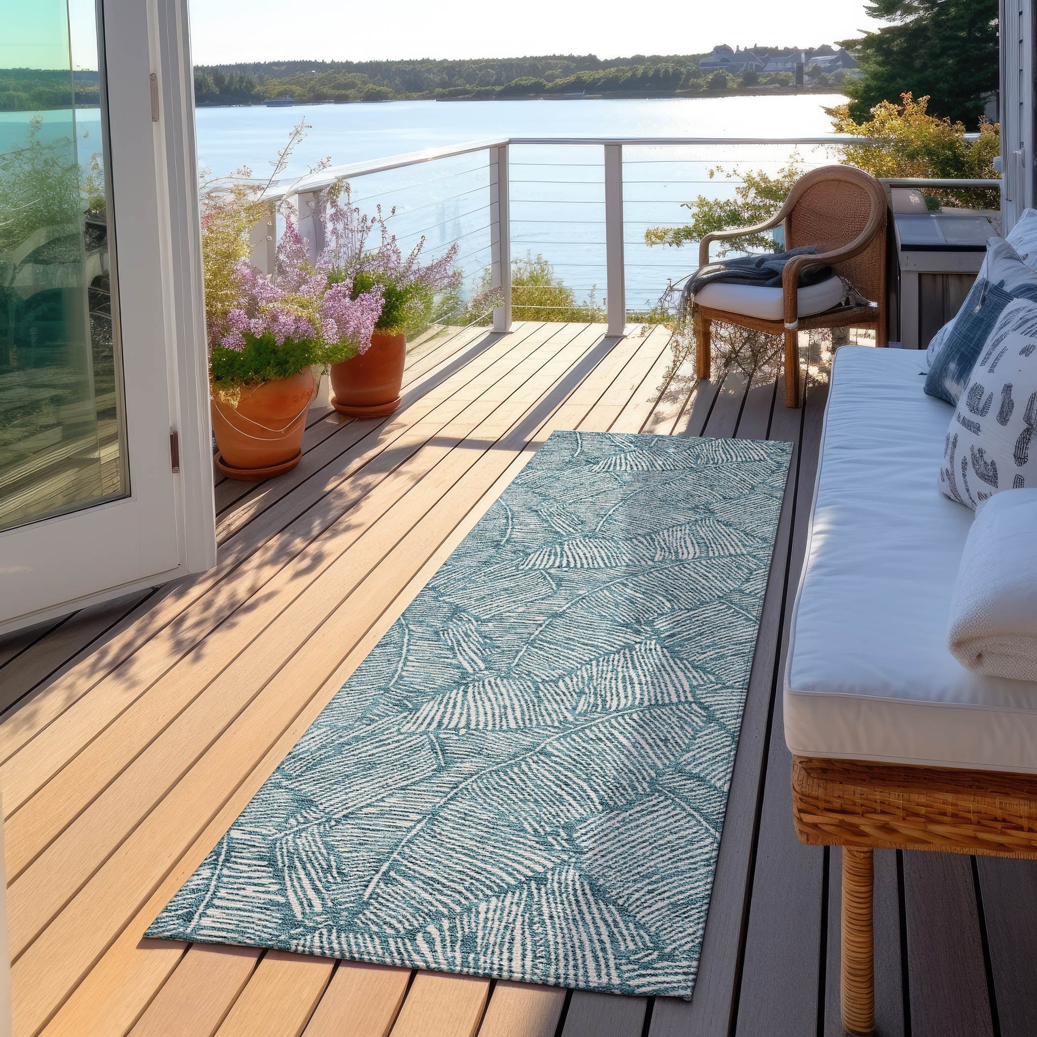 Machine Washable Indoor/ Outdoor Chantille Tropical Palm Rug