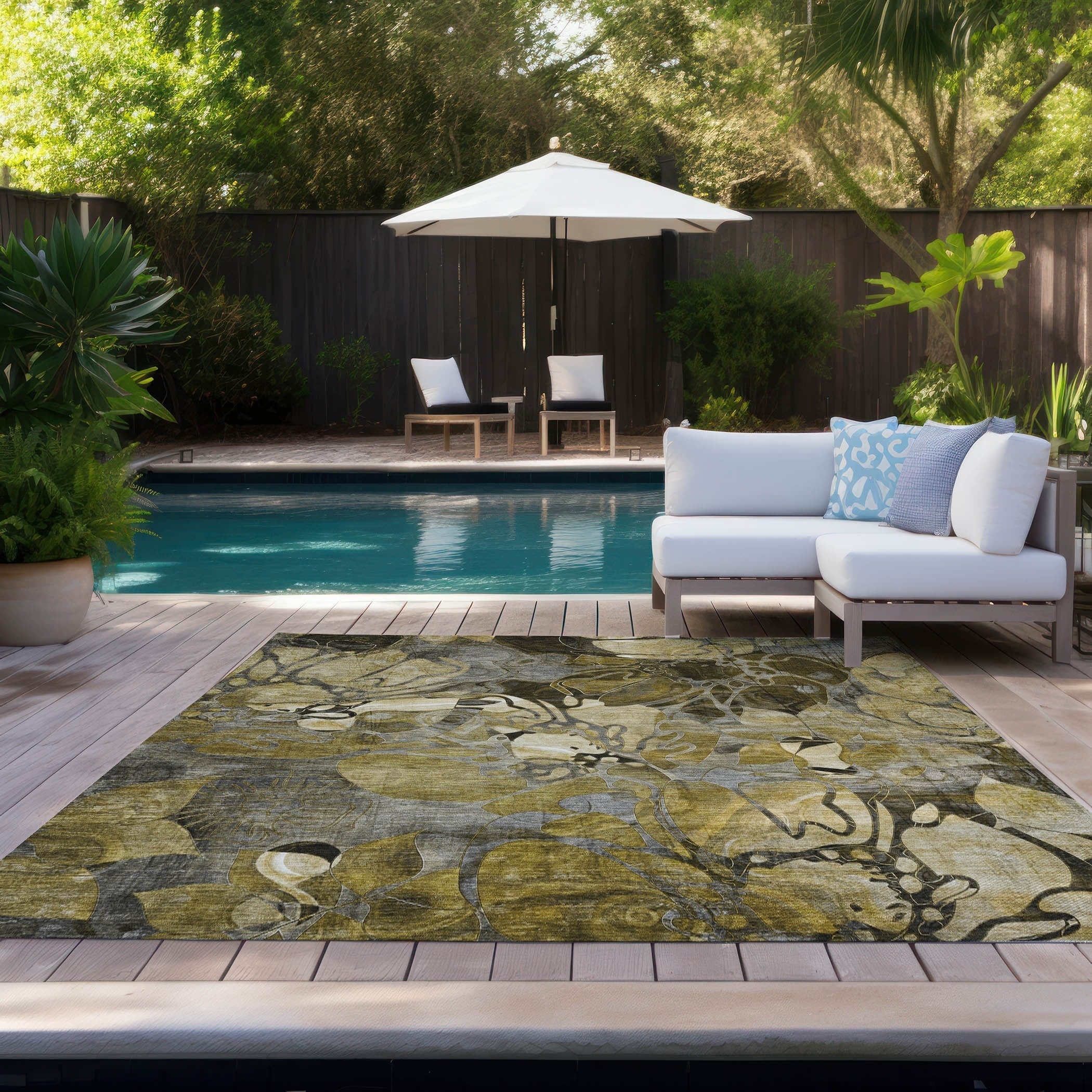 Machine Washable Indoor/ Outdoor Modern Floral Chantille Rug