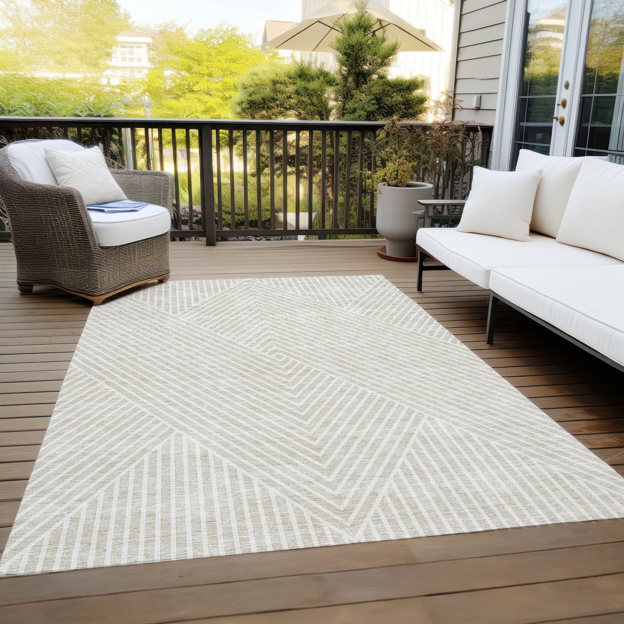 Machine Washable Indoor/ Outdoor Modern Geo Chantille Rug