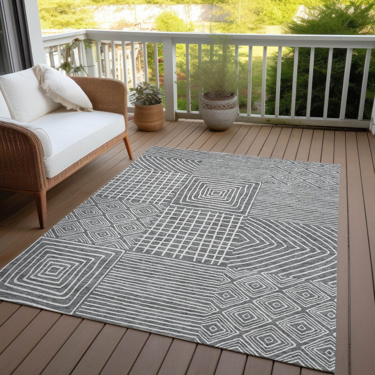 Machine Washable Indoor/ Outdoor Modern Mosaic Chantille Rug
