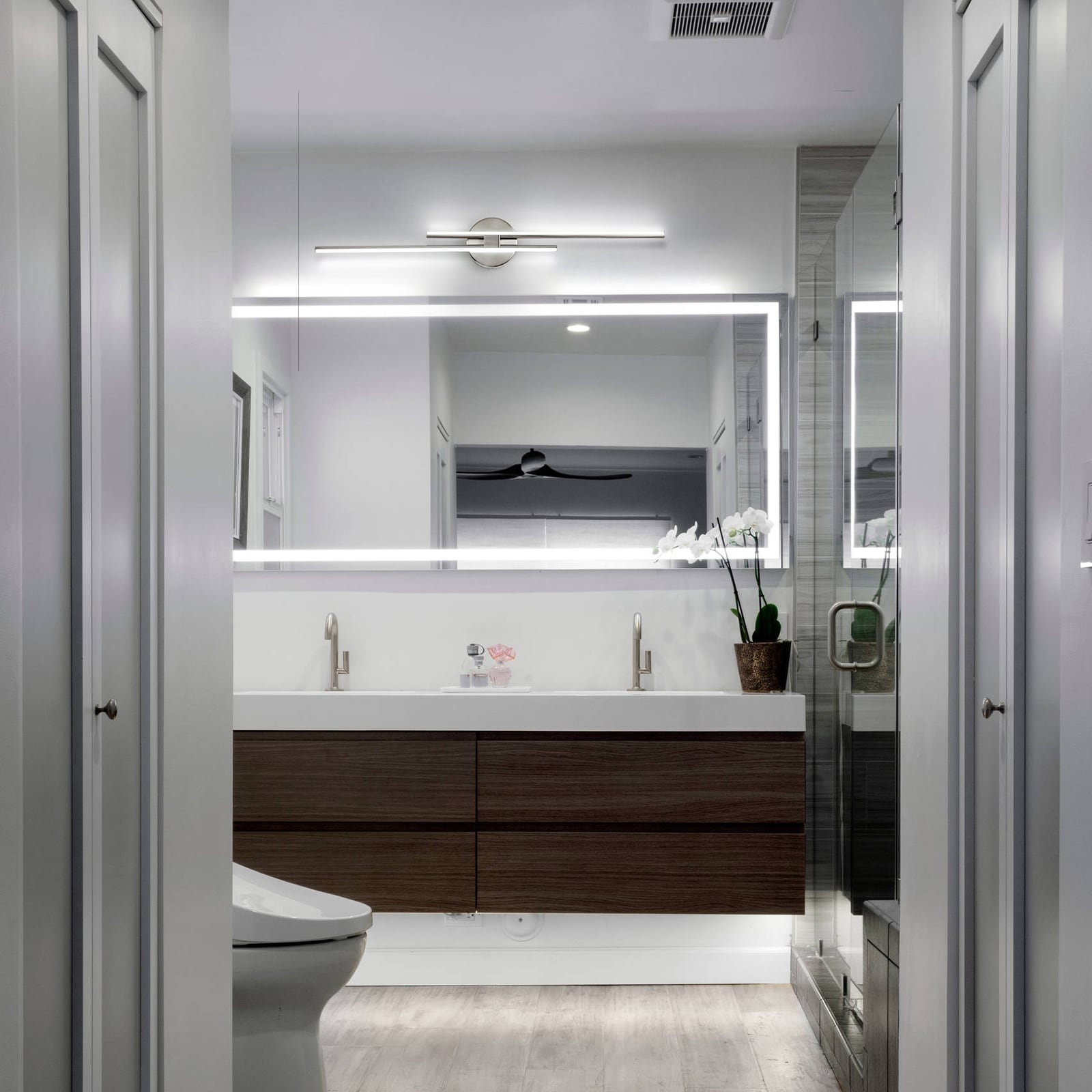 Minimalist 2-Light Dimmable LED Vanity Light Linear Metal Wall Sconce