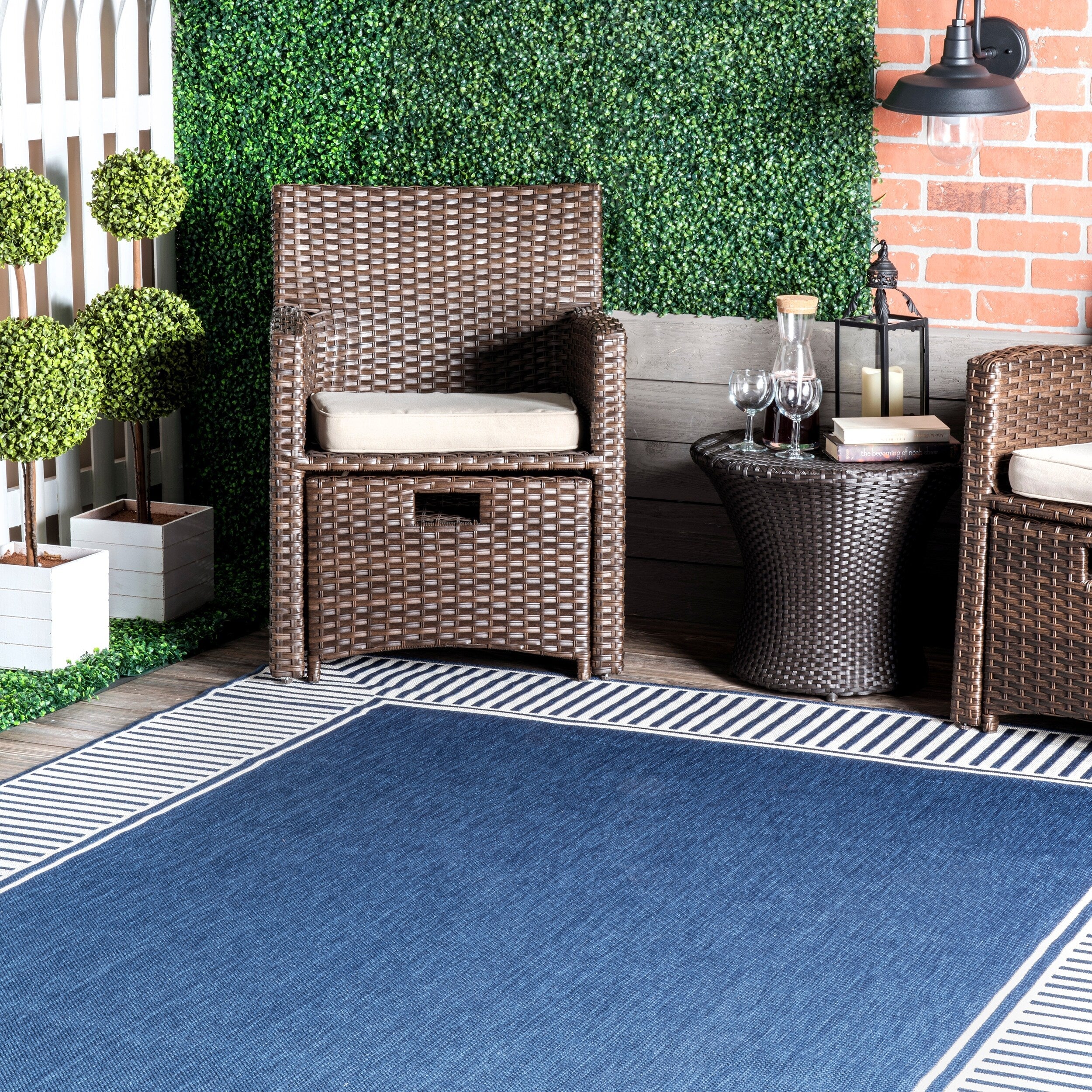 Nuloom Leah Classic Bordered Indoor/Outdoor Area Rug