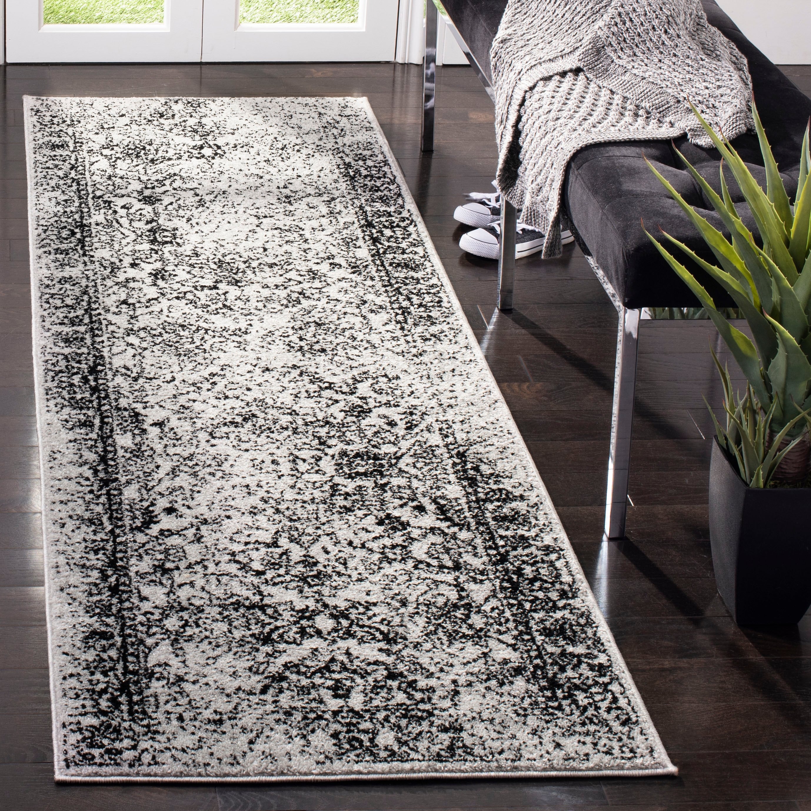 SAFAVIEH Adirondack Riin Rustic Shabby Chic Distressed Rug.