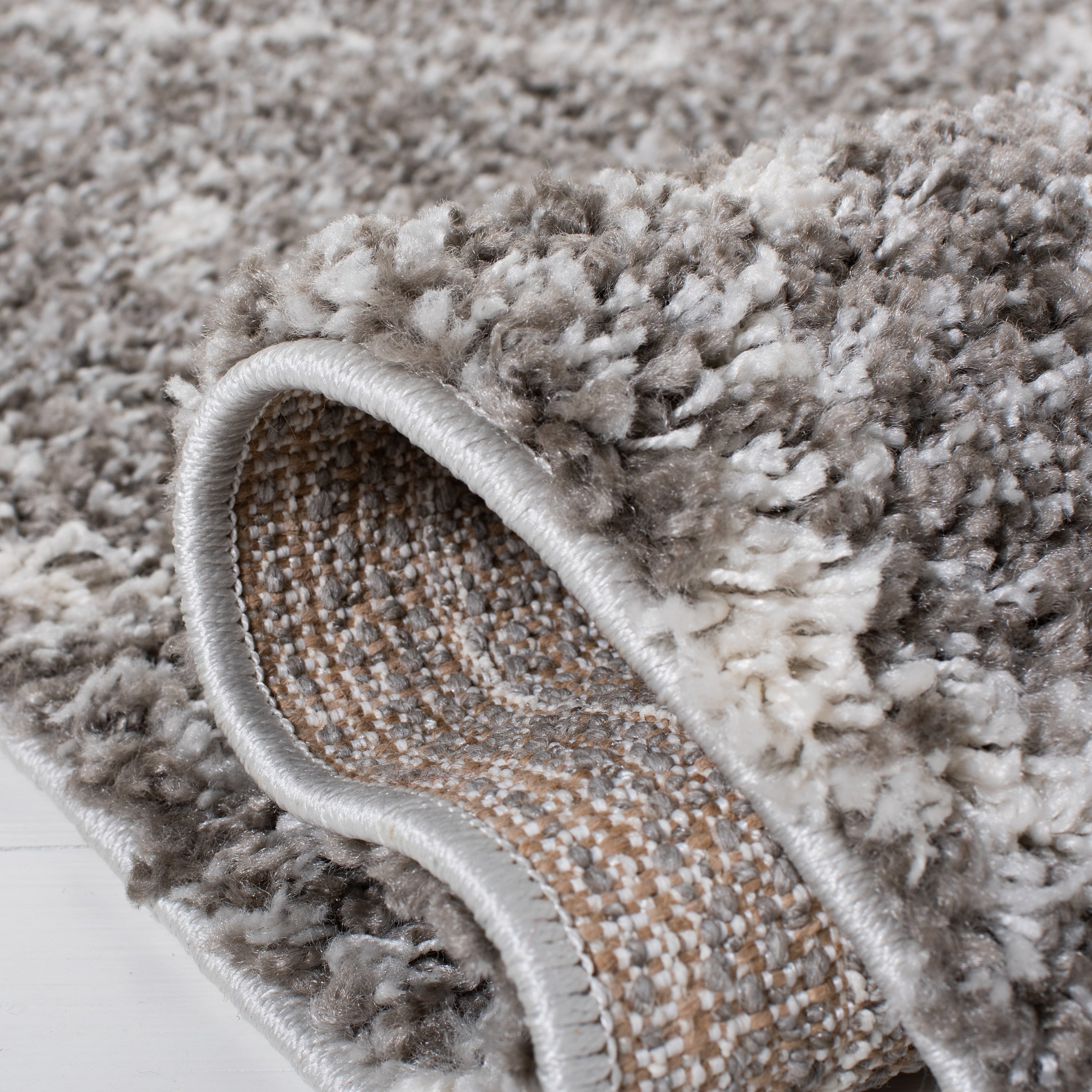 SAFAVIEH Arizona Shag Ghinwa 1.2-inch Thick Rug