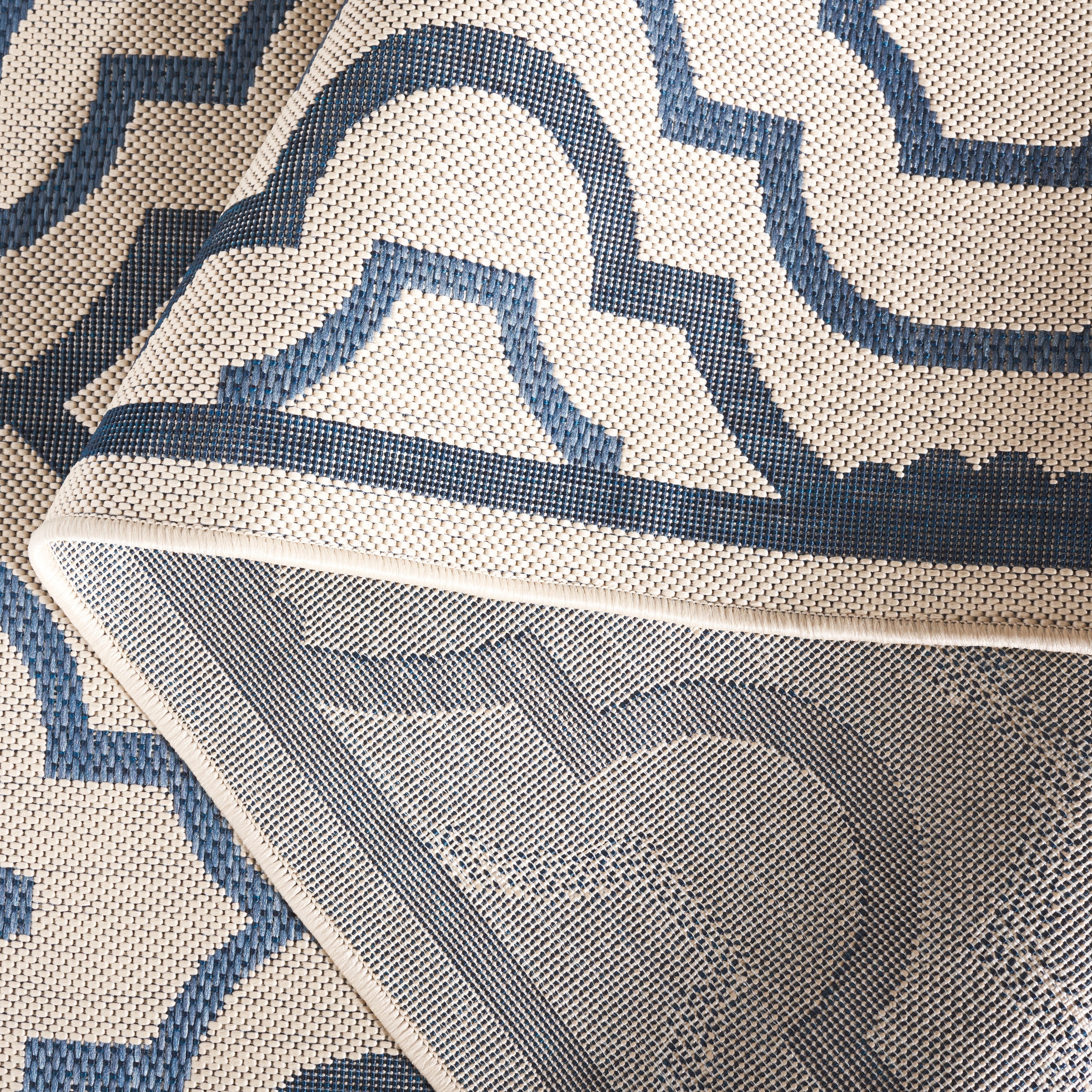 SAFAVIEH Courtyard Oyvor Indoor/ Outdoor Waterproof Patio Backyard Rug