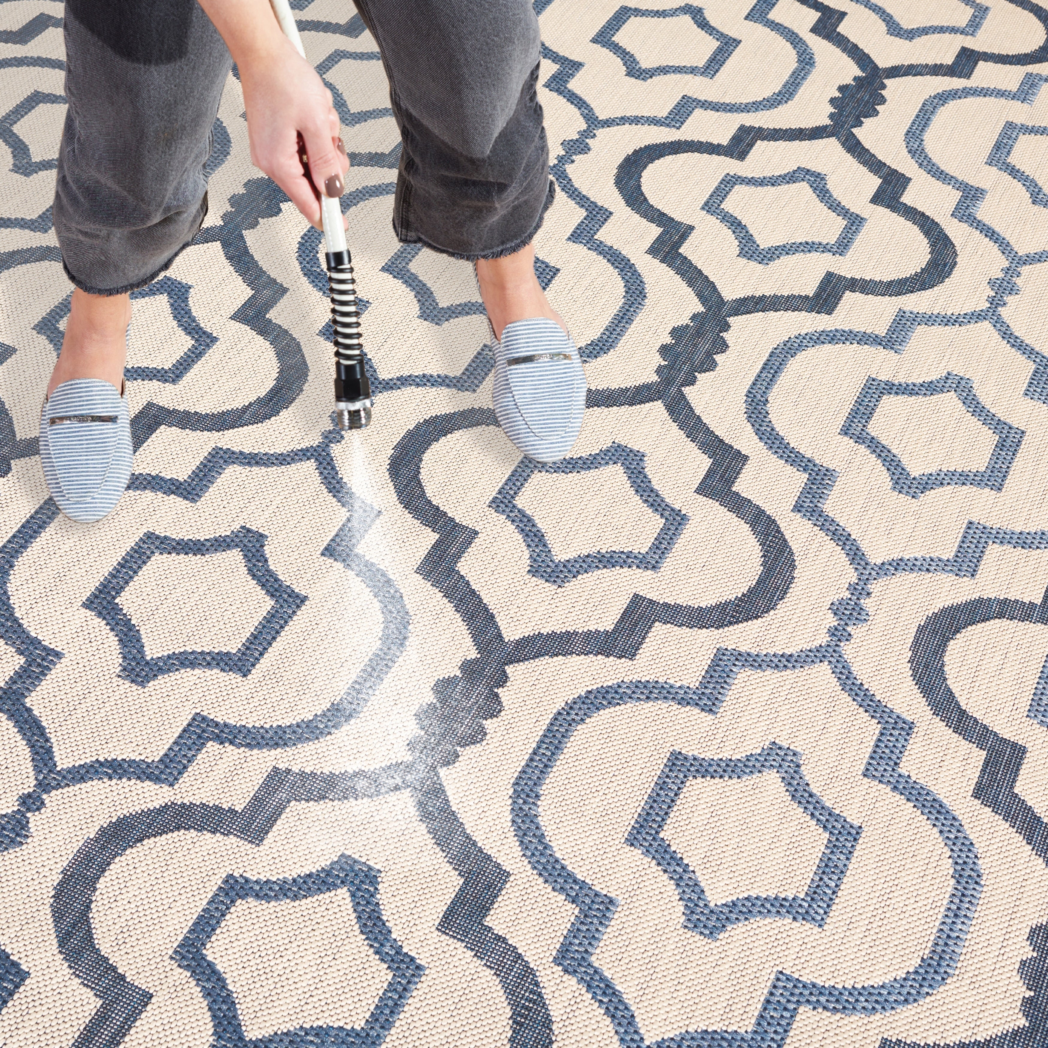 SAFAVIEH Courtyard Oyvor Indoor/ Outdoor Waterproof Patio Backyard Rug