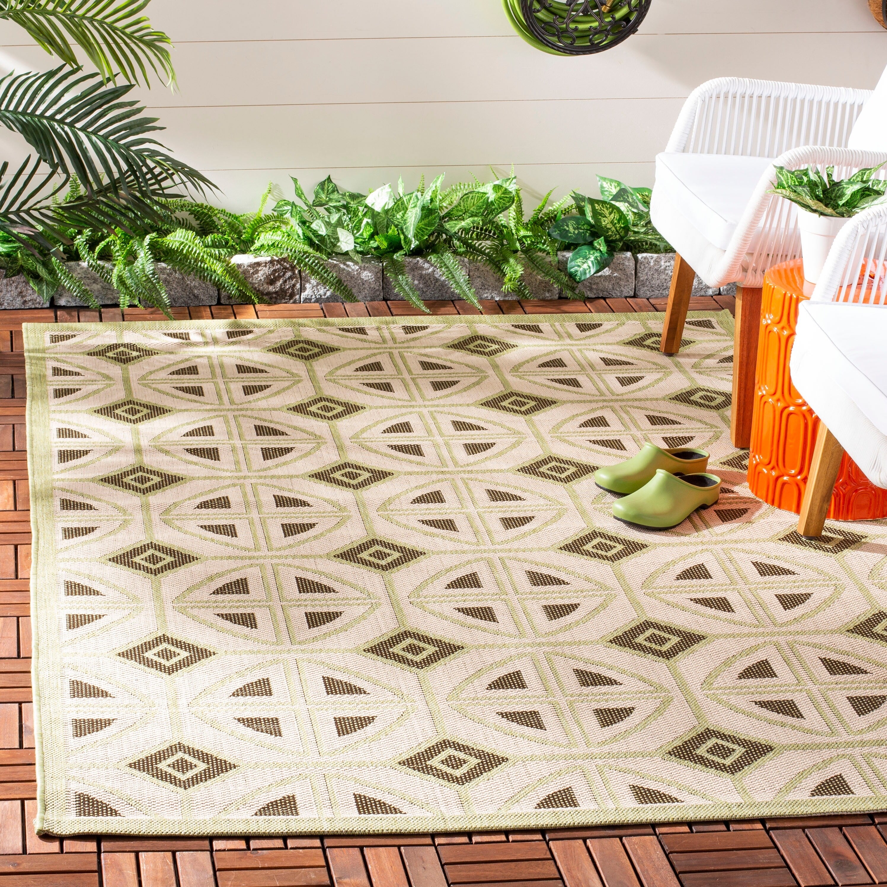 SAFAVIEH Courtyard Saundra Indoor/ Outdoor Waterproof Patio Backyard Rug