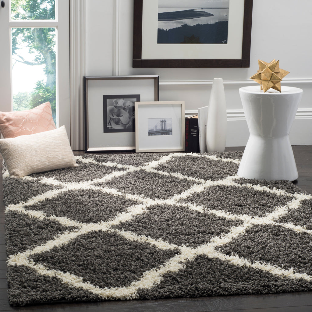 SAFAVIEH Dallas Shag Darina Trellis 1.5-inch Thick Rug