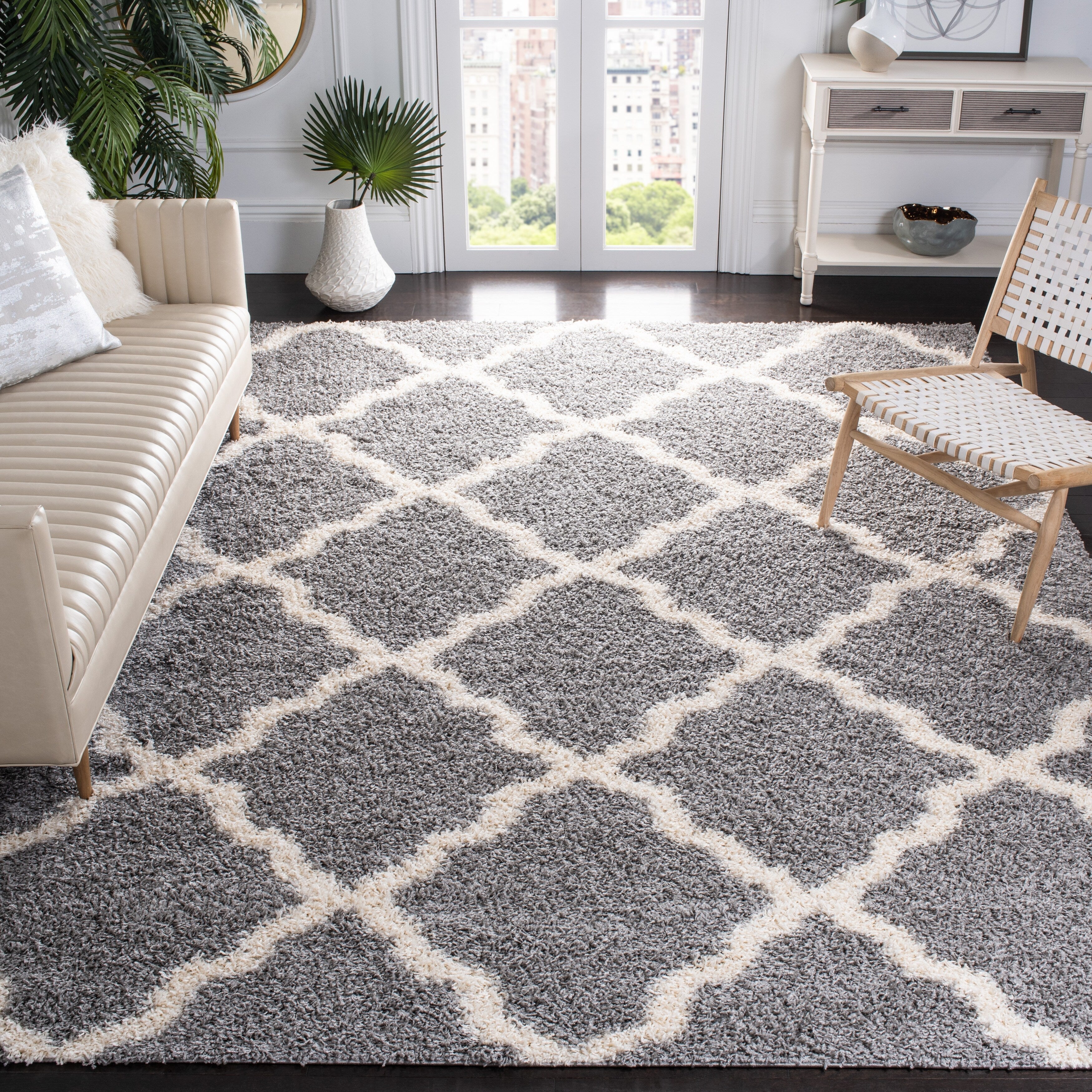 SAFAVIEH Dallas Shag Darina Trellis 1.5-inch Thick Rug