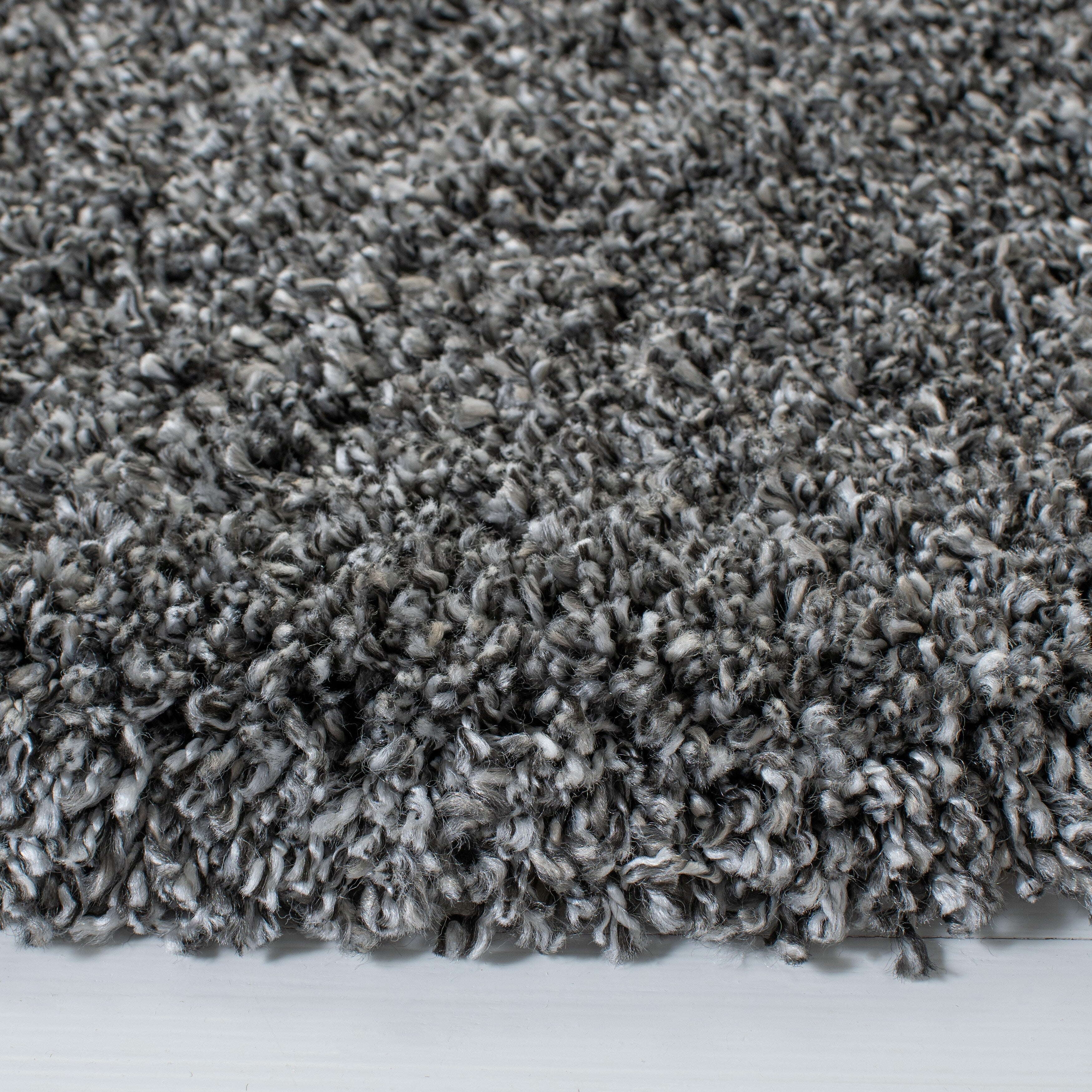 SAFAVIEH Evolution Shag Fransien Solid 1.8-inch Thick Rug