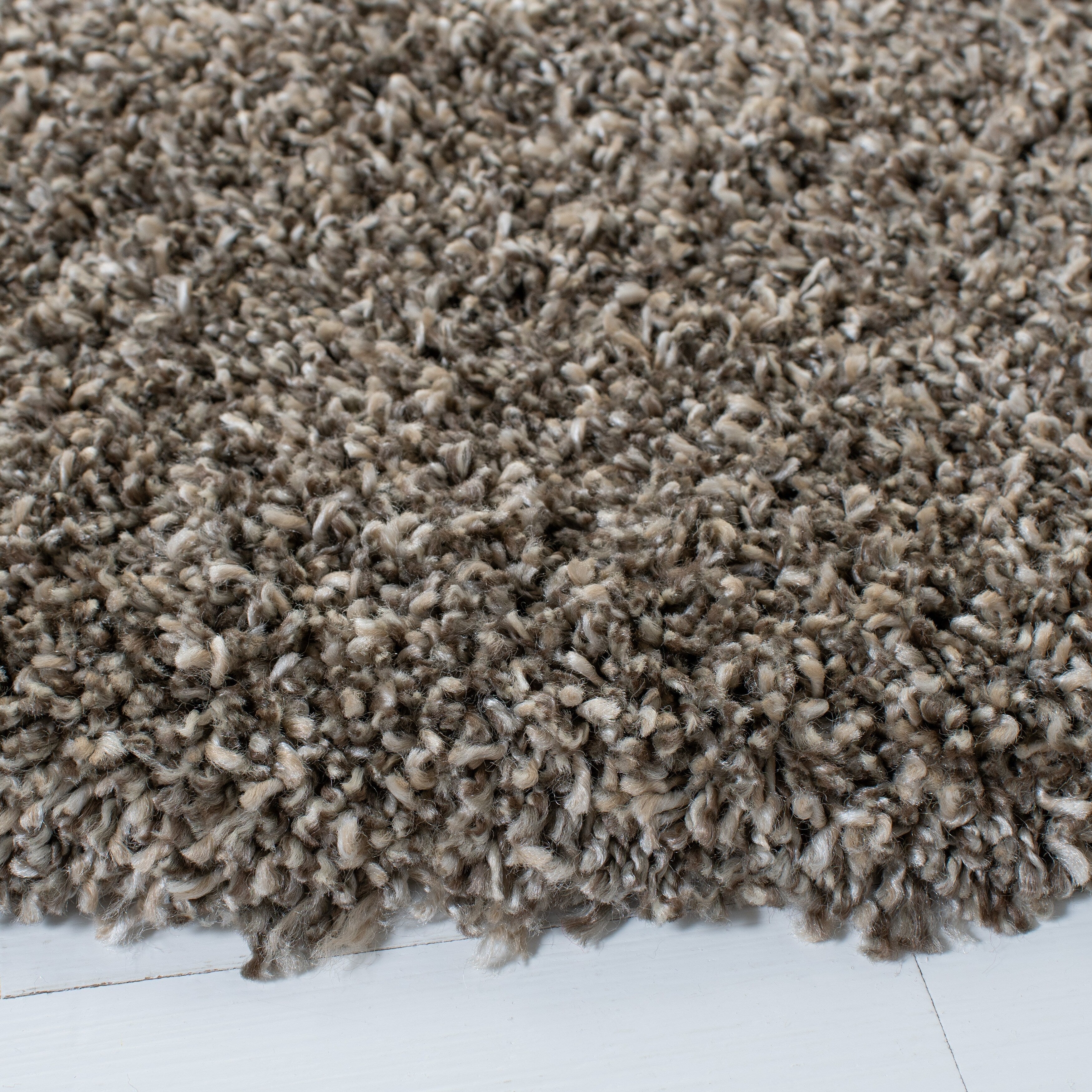 SAFAVIEH Evolution Shag Fransien Solid 1.8-inch Thick Rug