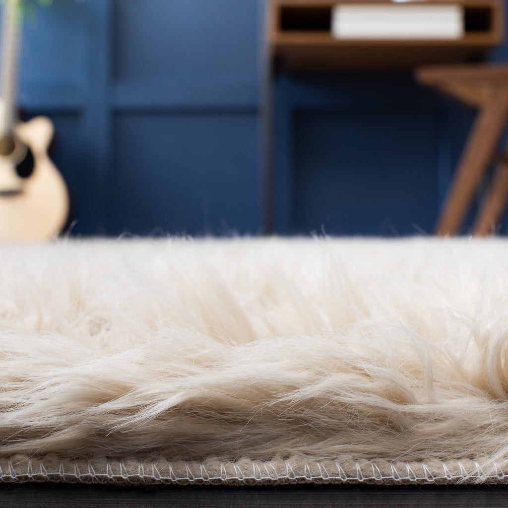 SAFAVIEH Faux Sheep Silke Skin 2.4-inch Thick Rug