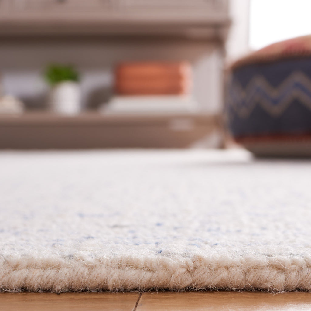 SAFAVIEH Handmade Abstract Maggy Modern Wool Rug