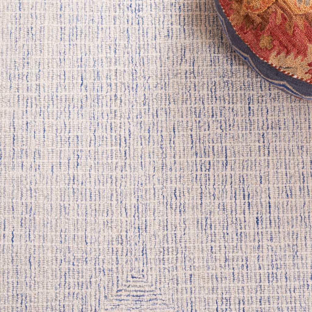 SAFAVIEH Handmade Abstract Maggy Modern Wool Rug