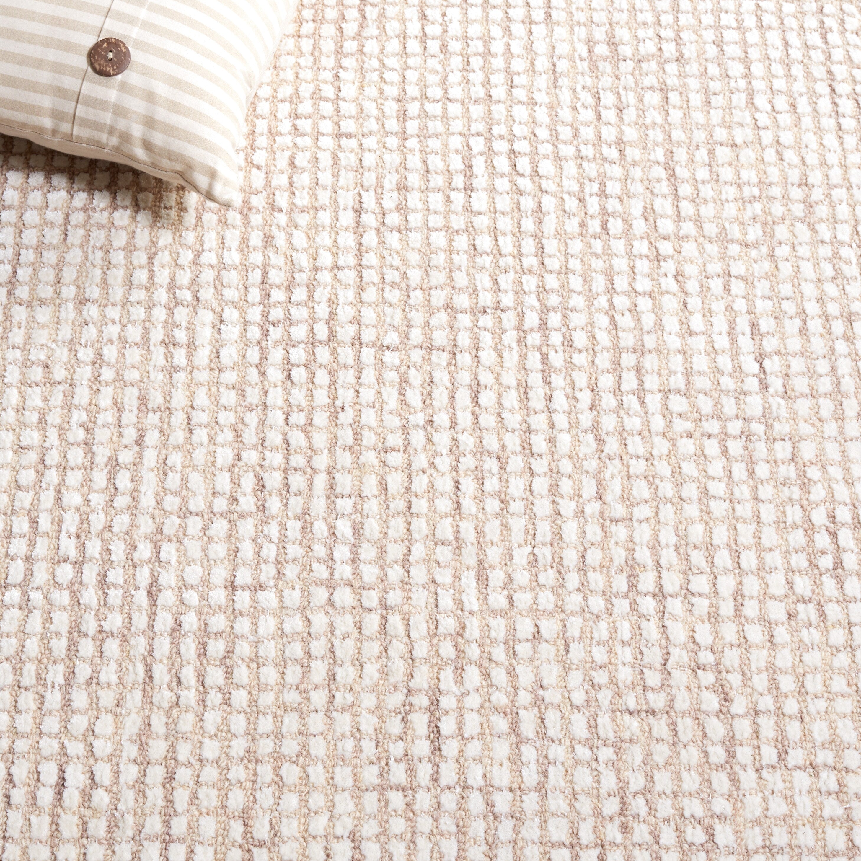 SAFAVIEH Handmade Abstract Marikka Modern Viscose Rug