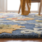 SAFAVIEH Handmade Blossom Maaret Modern Floral Wool Rug