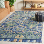 SAFAVIEH Handmade Blossom Porzia Floral Wool Rug