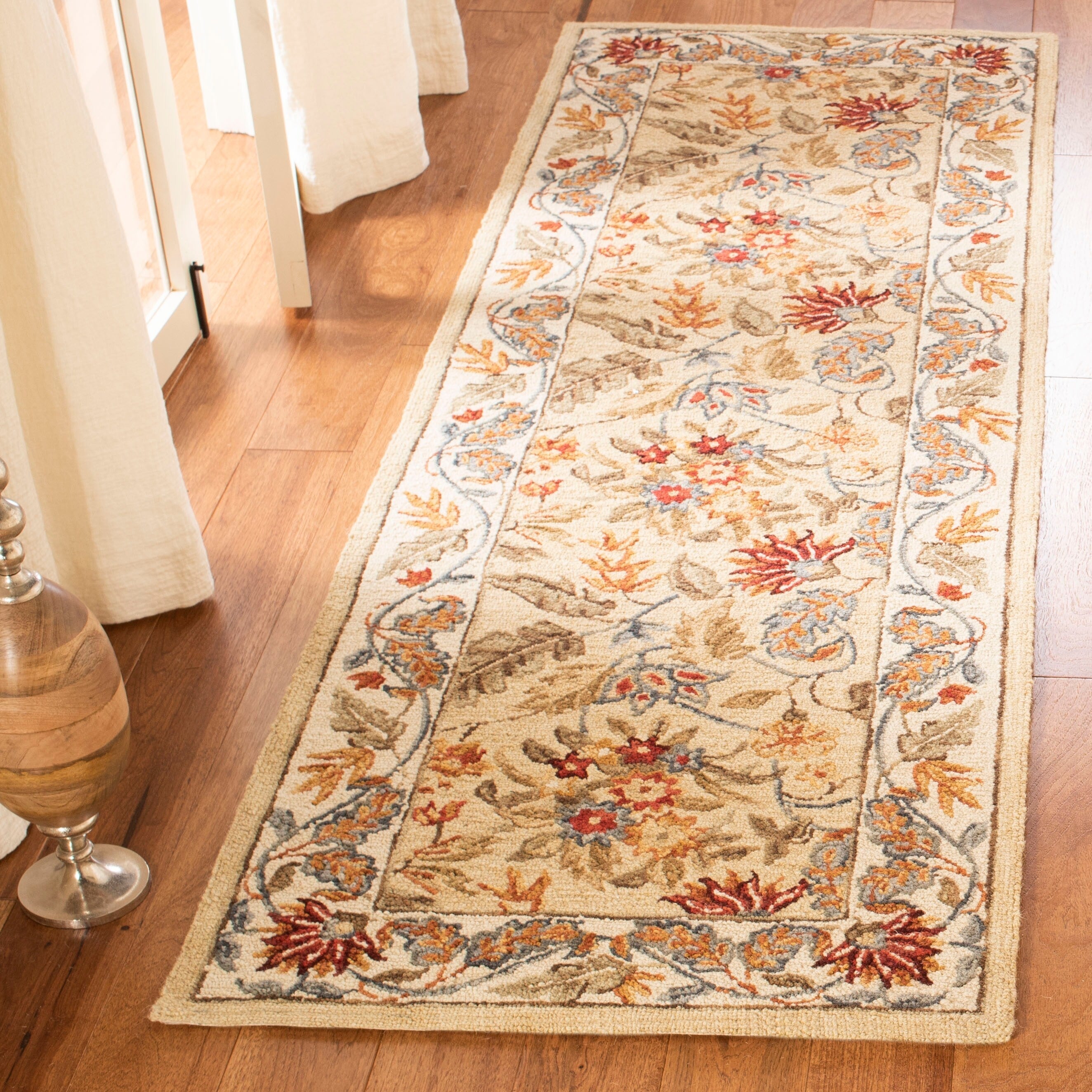 SAFAVIEH Handmade Chelsea Malda French Country Floral Wool Rug