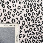 SAFAVIEH Handmade Chelsea Solar Garden Leopard French Country Wool Rug