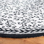 SAFAVIEH Handmade Chelsea Solar Garden Leopard French Country Wool Rug