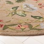 SAFAVIEH Handmade Chelsea Yauhenia French Country Floral Wool Rug