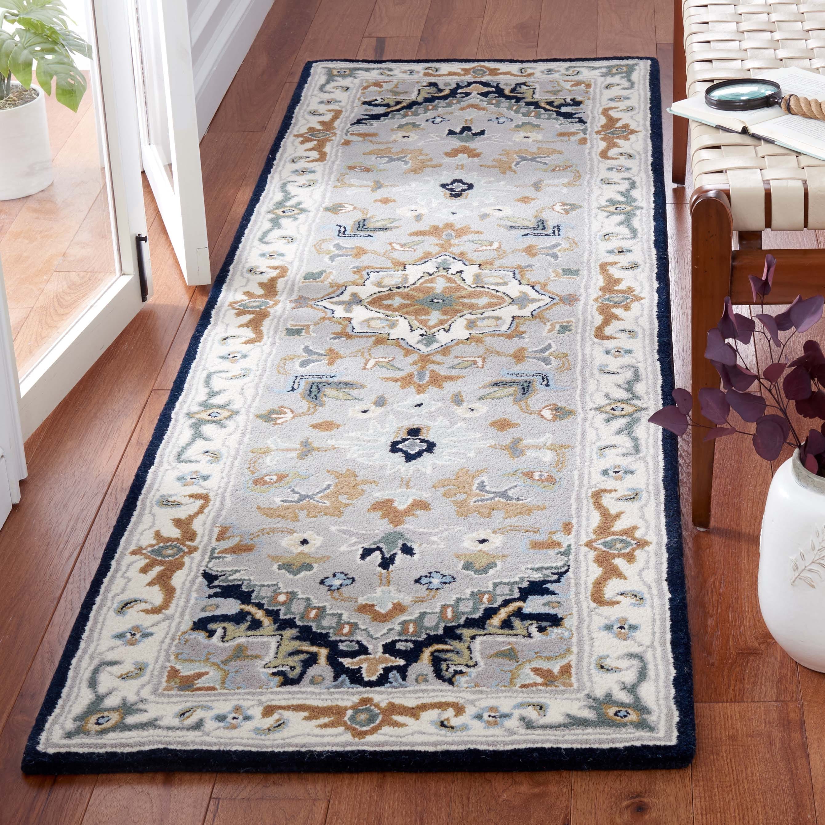 SAFAVIEH Handmade Heritage Carrol Traditional Oriental Wool Rug