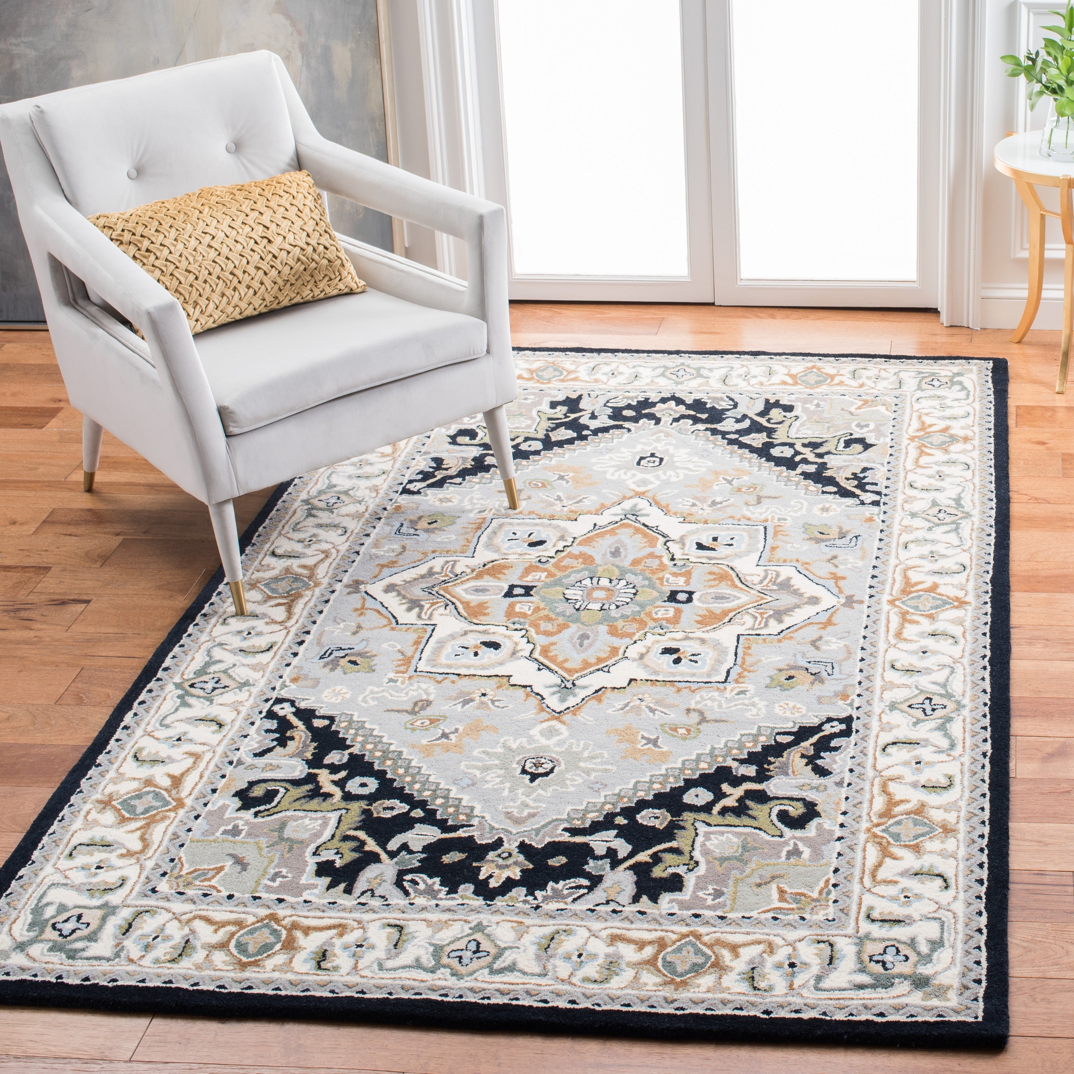 SAFAVIEH Handmade Heritage Carrol Traditional Oriental Wool Rug