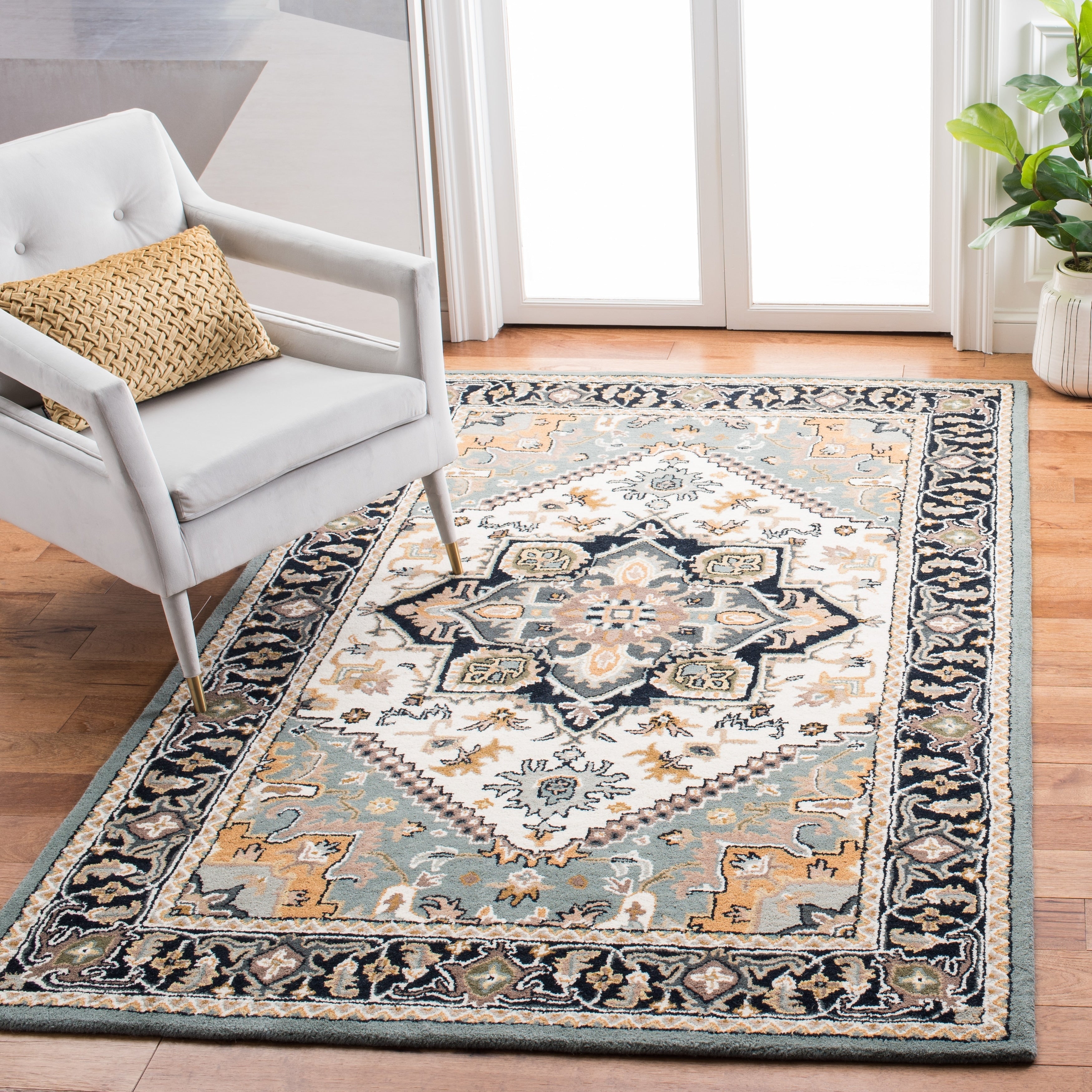 SAFAVIEH Handmade Heritage Carrol Traditional Oriental Wool Rug