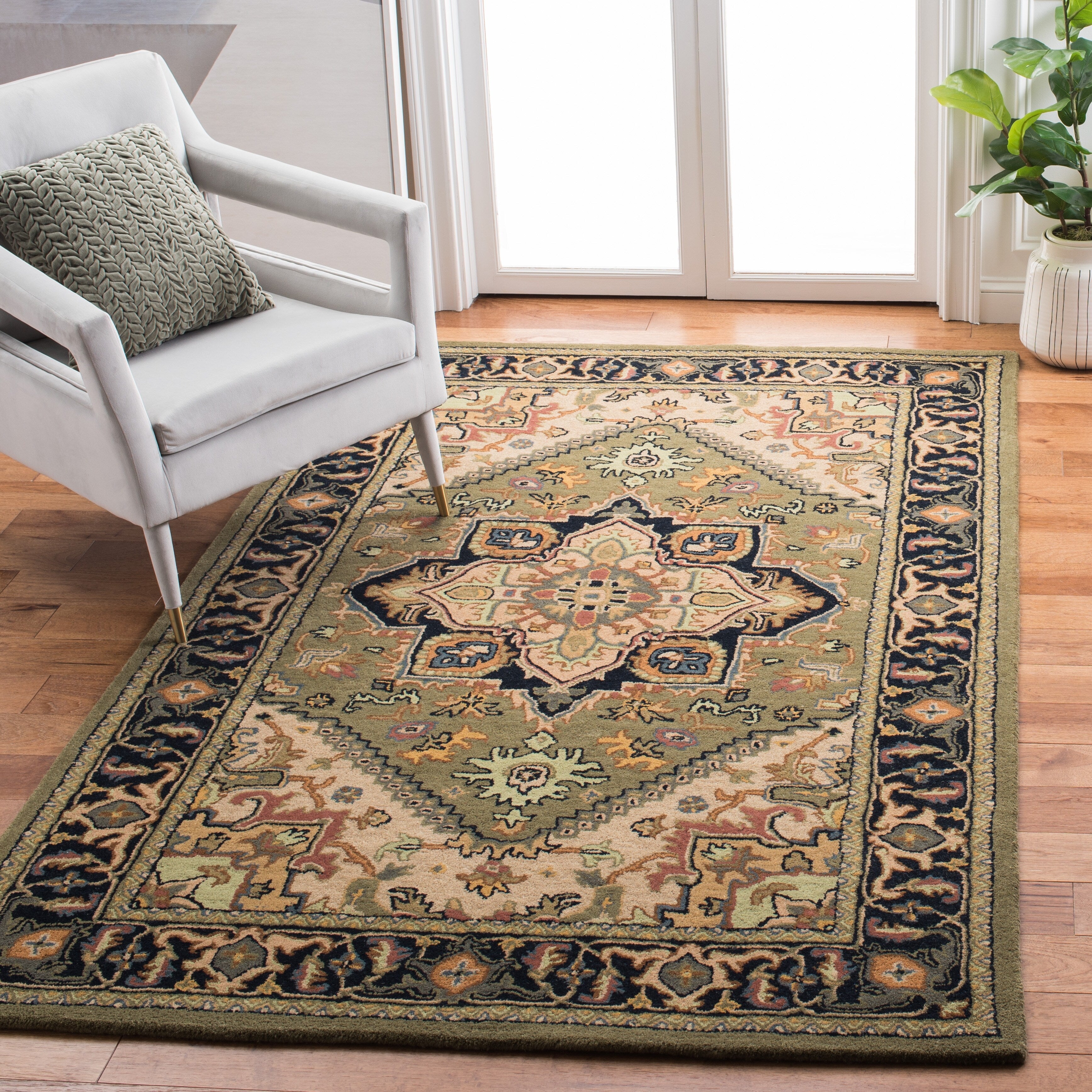 SAFAVIEH Handmade Heritage Carrol Traditional Oriental Wool Rug