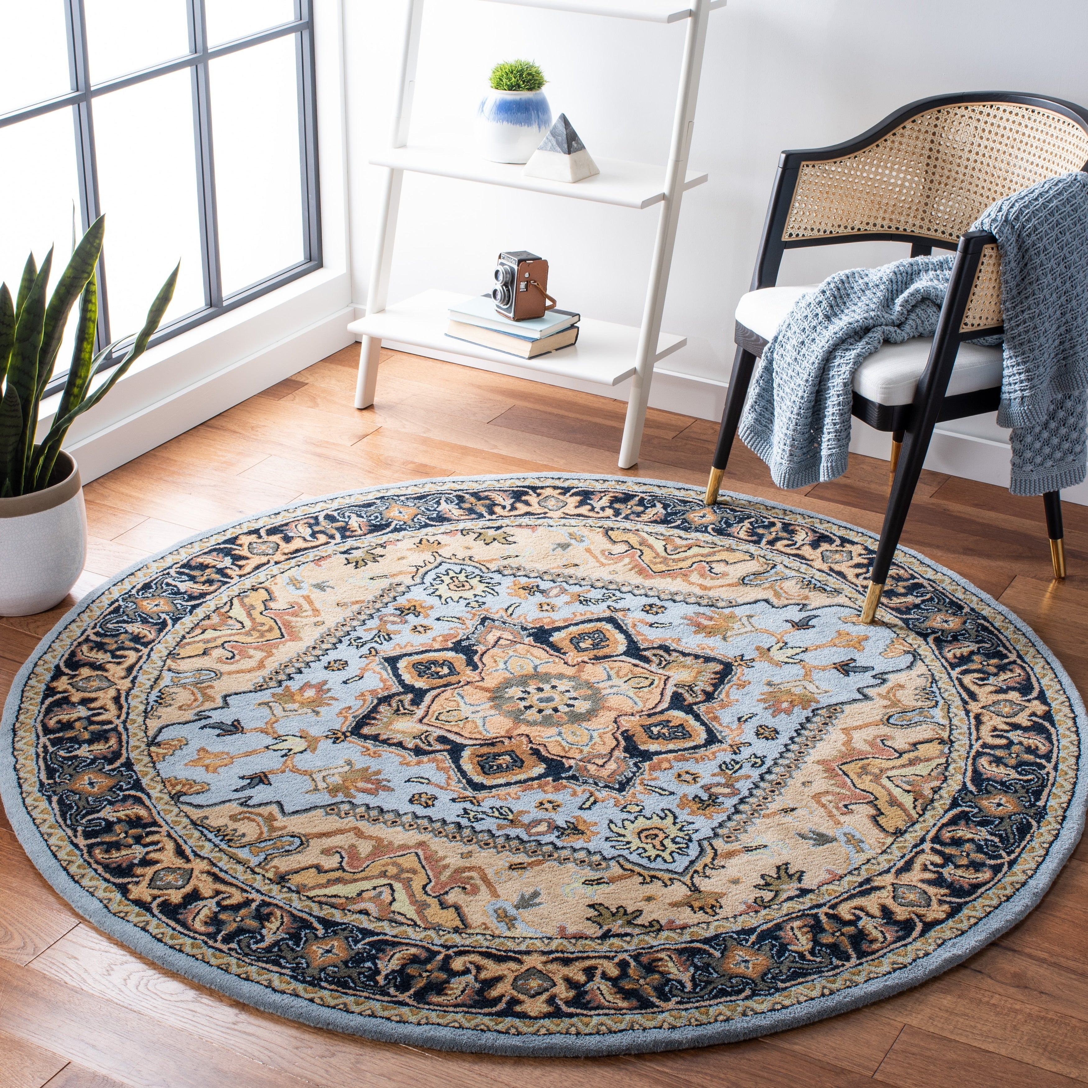 SAFAVIEH Handmade Heritage Carrol Traditional Oriental Wool Rug