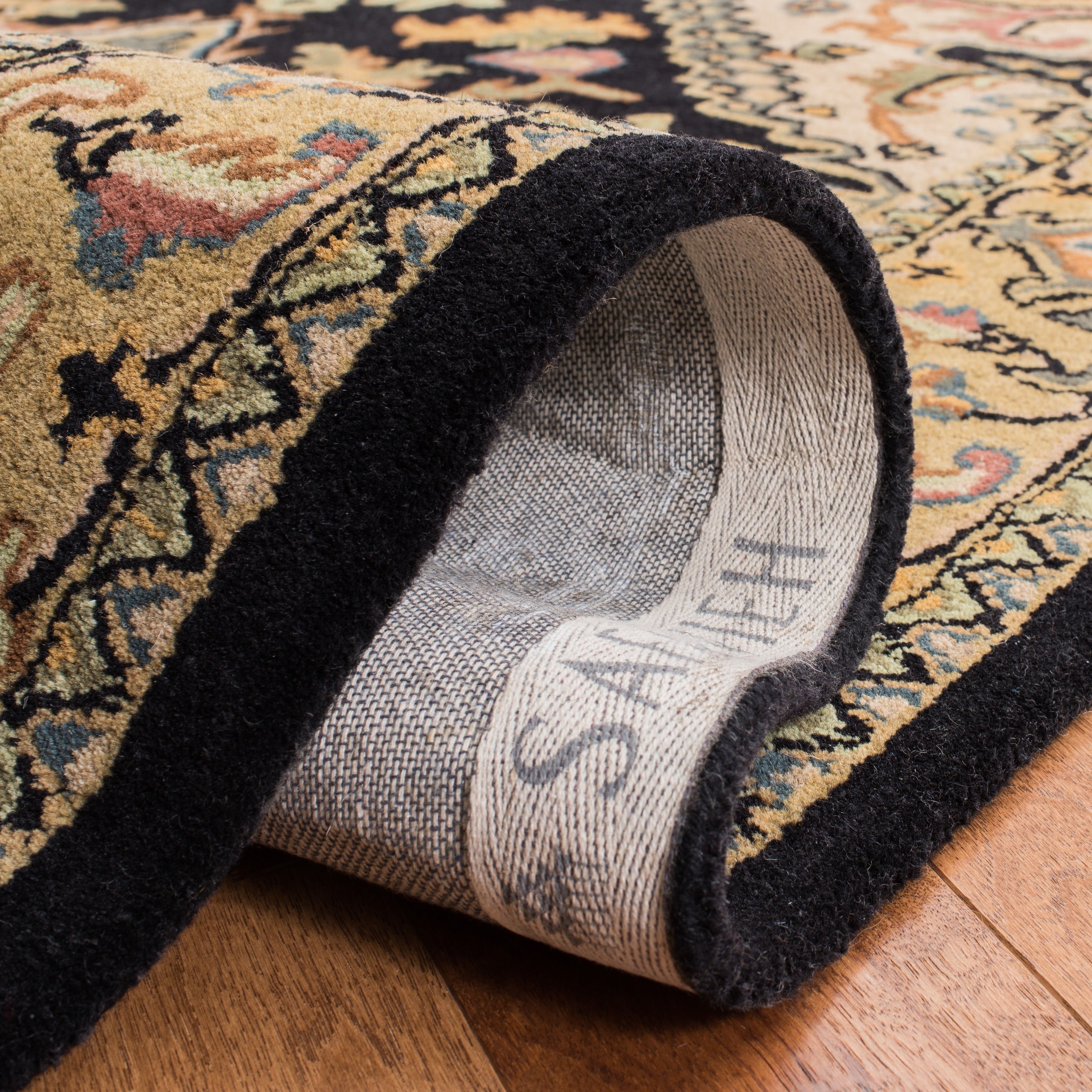 SAFAVIEH Handmade Heritage Carrol Traditional Oriental Wool Rug