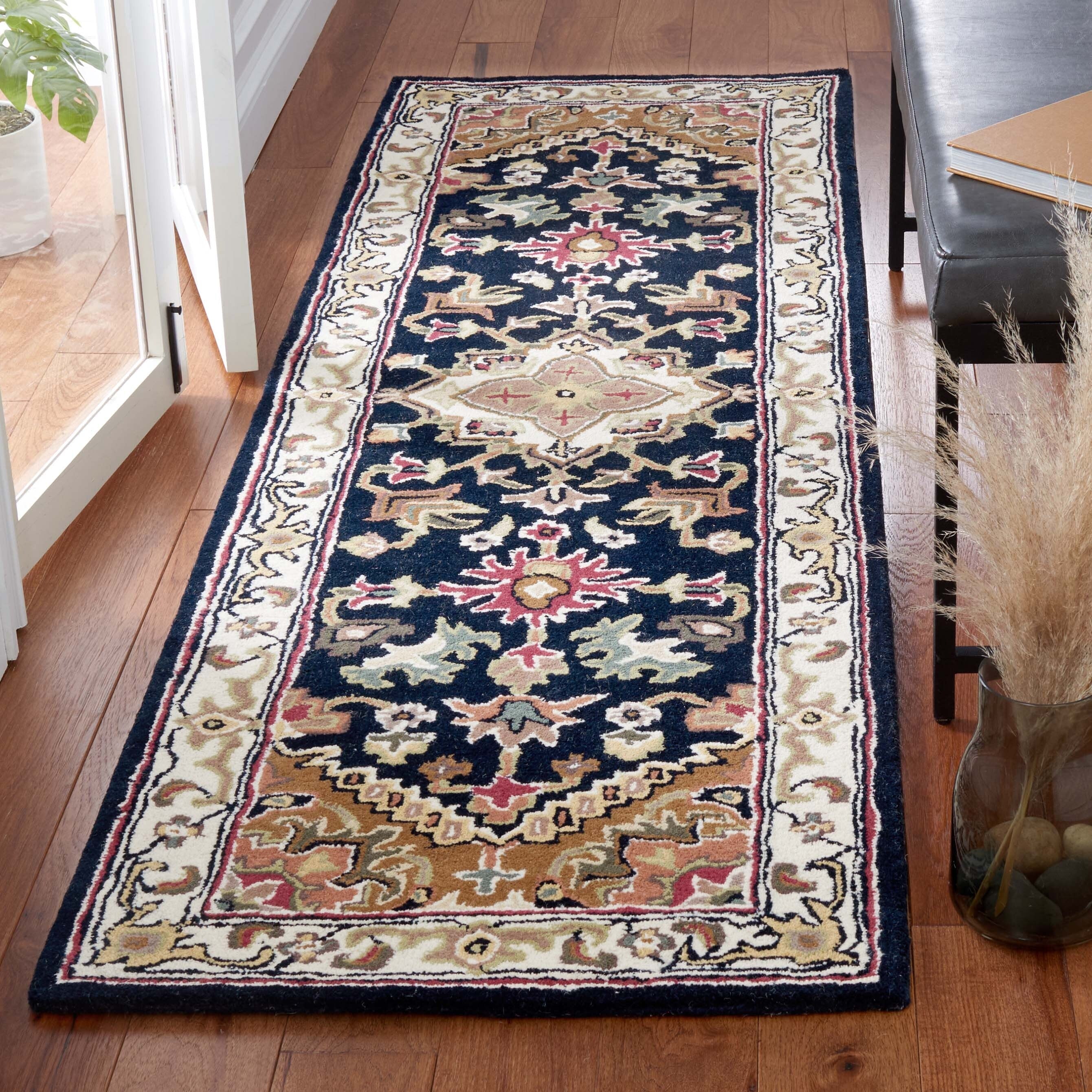 SAFAVIEH Handmade Heritage Carrol Traditional Oriental Wool Rug