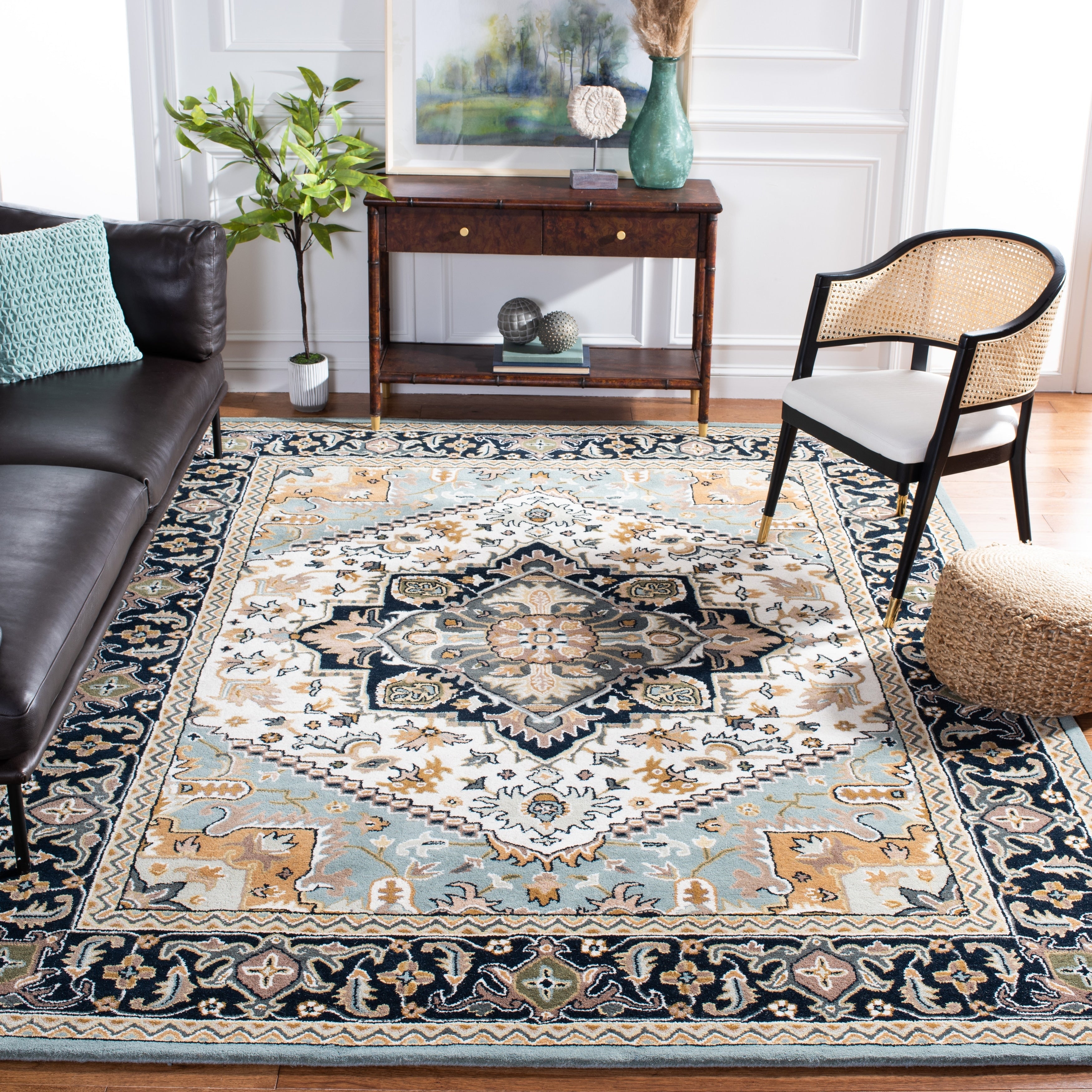 SAFAVIEH Handmade Heritage Carrol Traditional Oriental Wool Rug